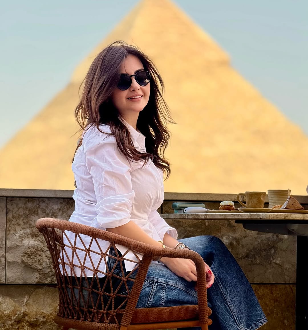 رشا بن معاوية أمام الأهرامات