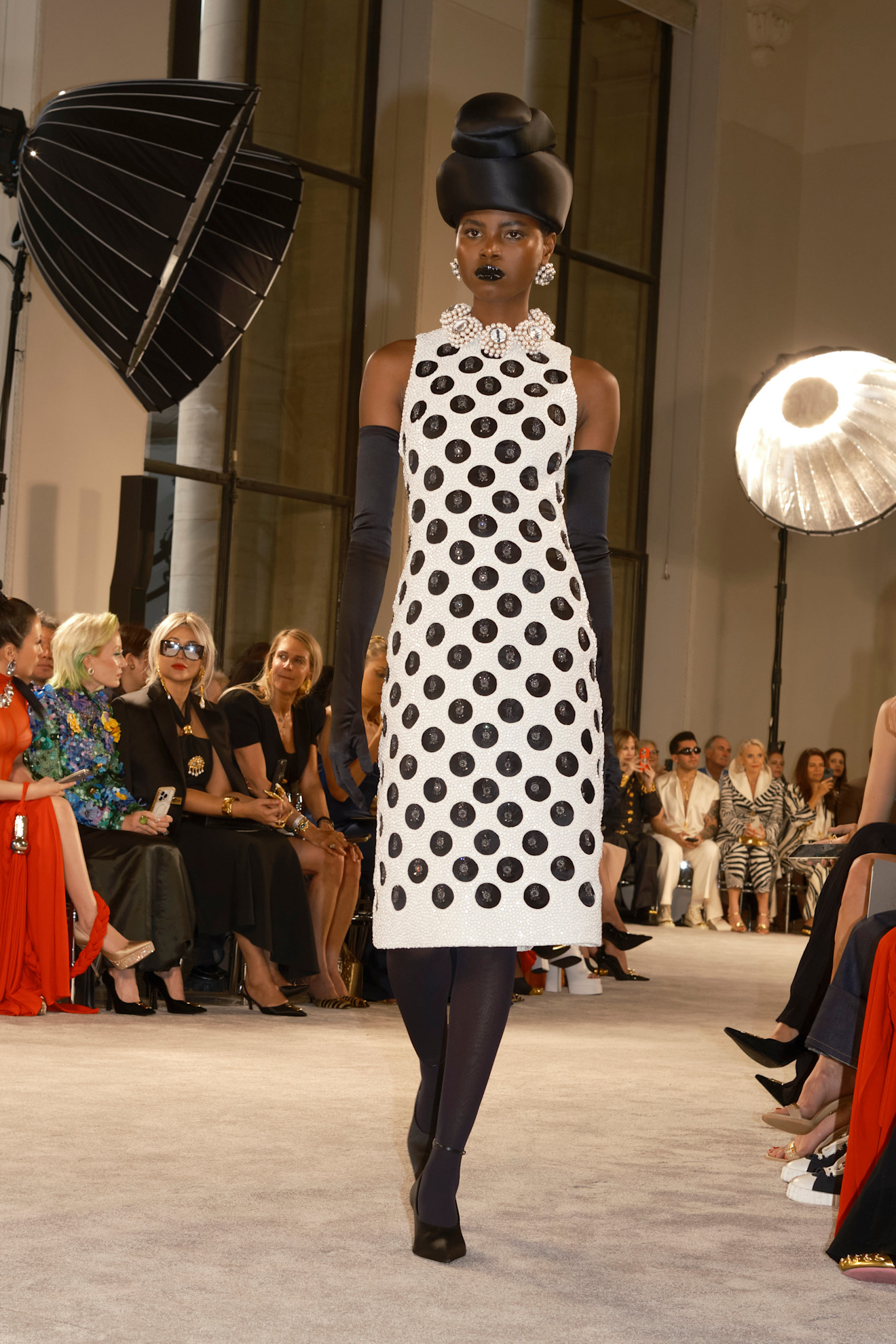 من مجموعة Schiaparelli للأزياء الراقية لموسم خريف وشتاء 2025-2026