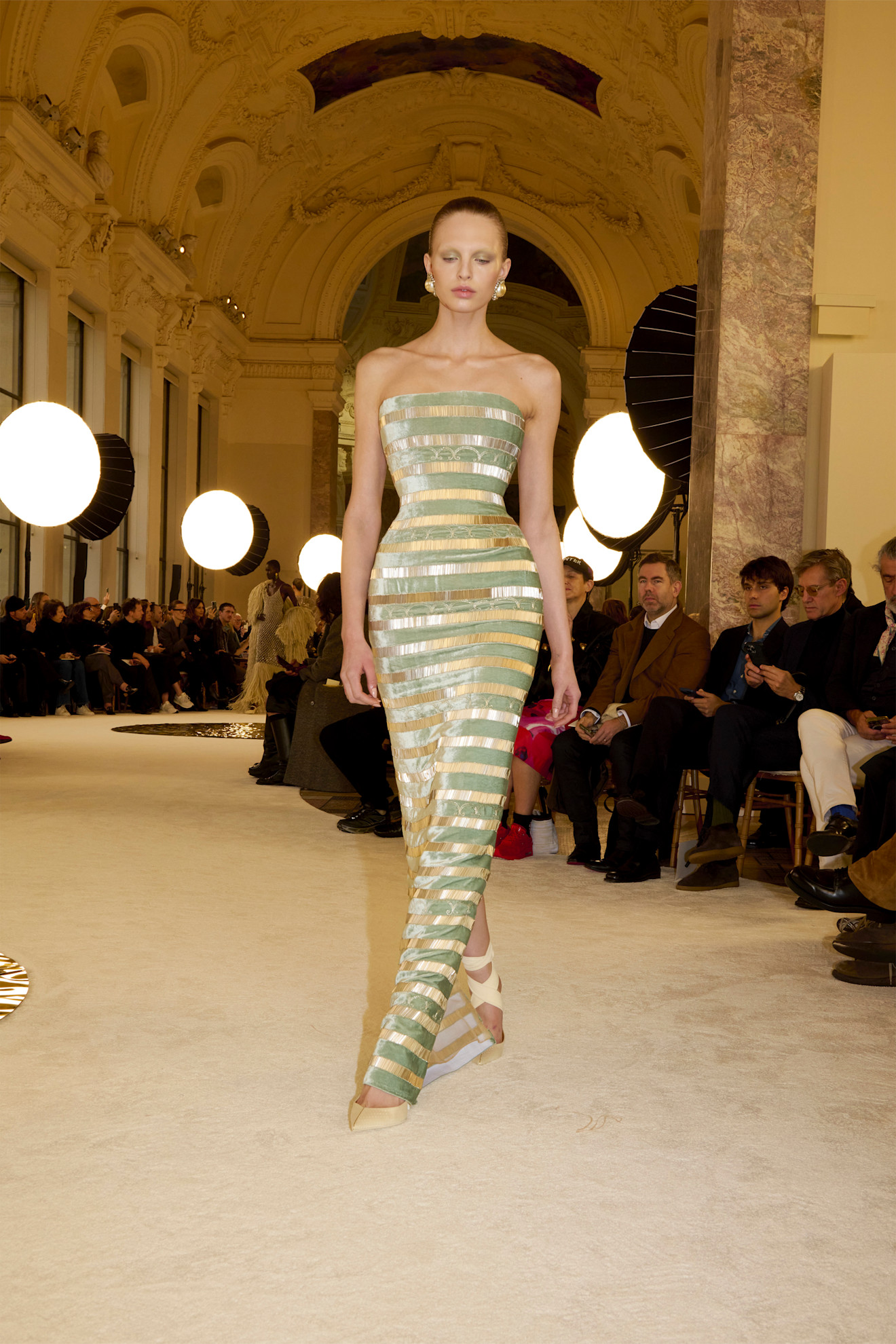 من مجموعة Schiaparelli ربيع و صيف 2025 للأزياء الراقية