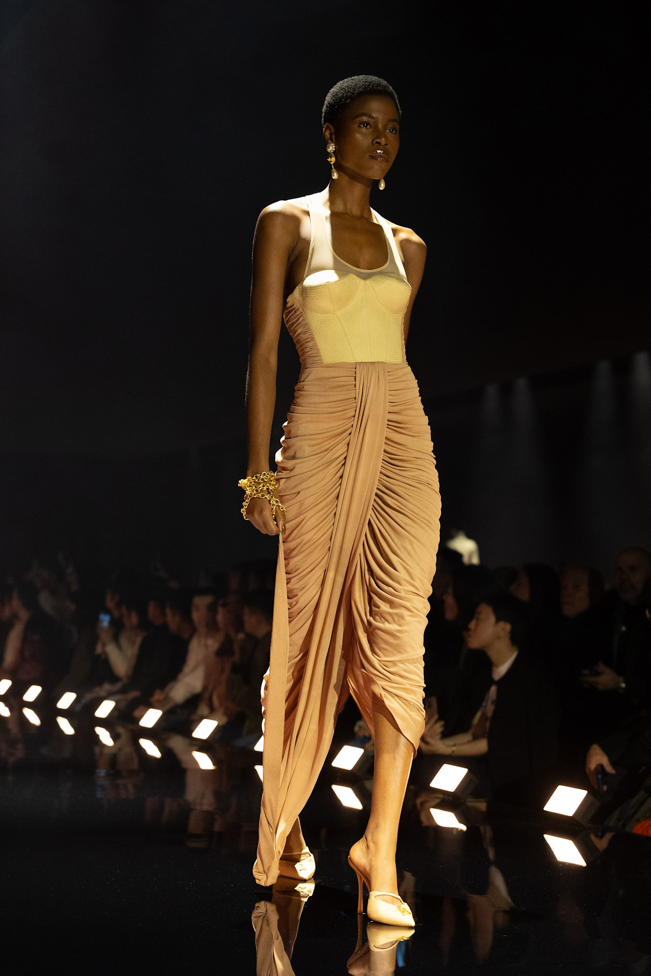 من مجموعة Schiaparelli خريف و شتاء 2026 للملابس الجاهزة