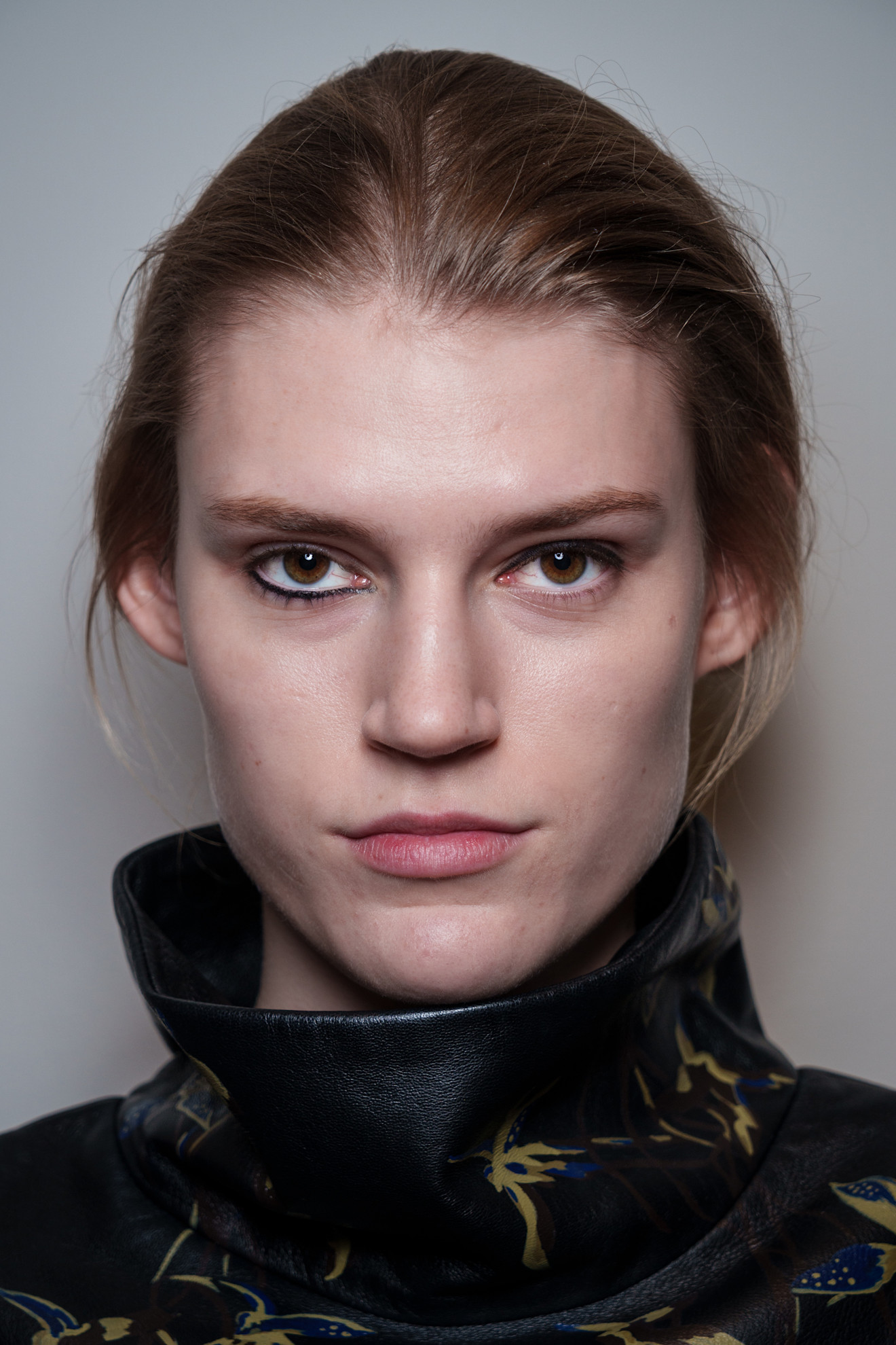 خطوط الكحل السوداء العصرية