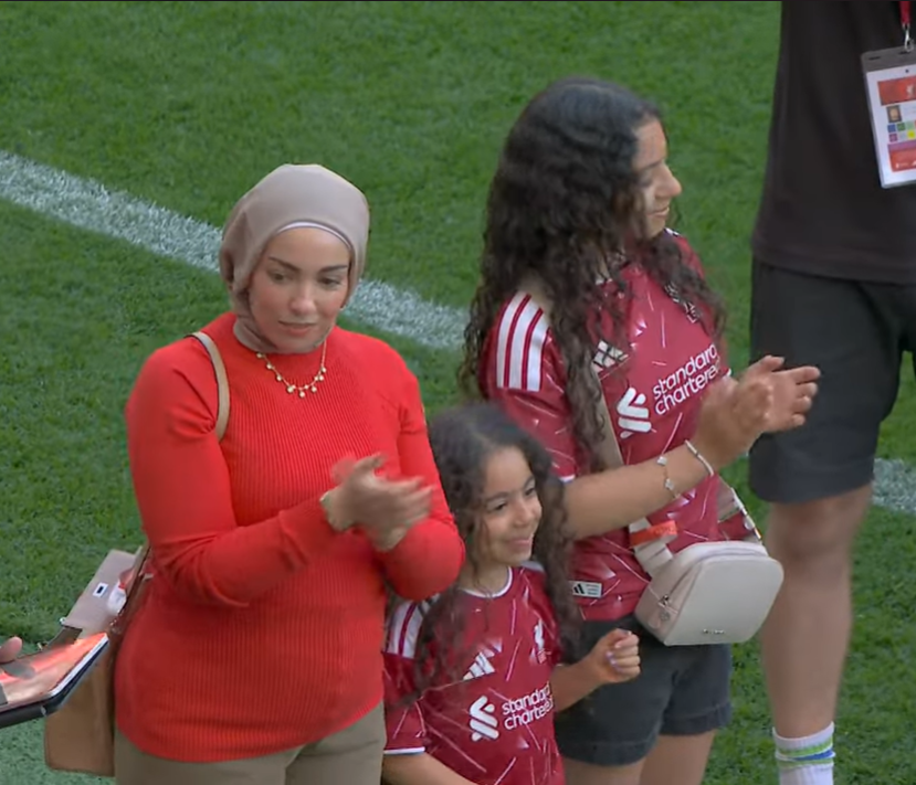 زوجة محمد صلاح وابنتيها