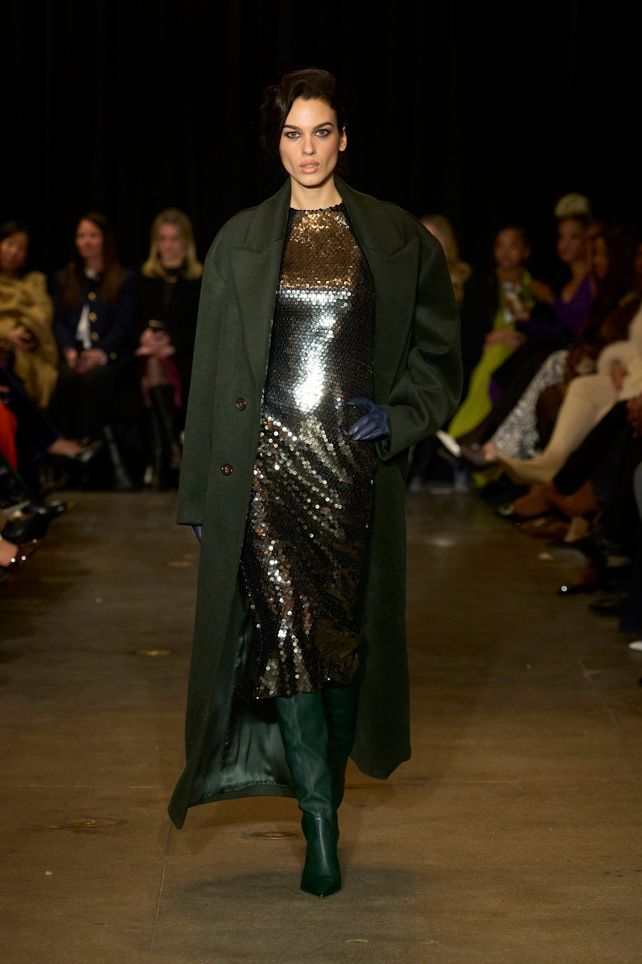 موضة المعاطف الزيتية المستقيمة