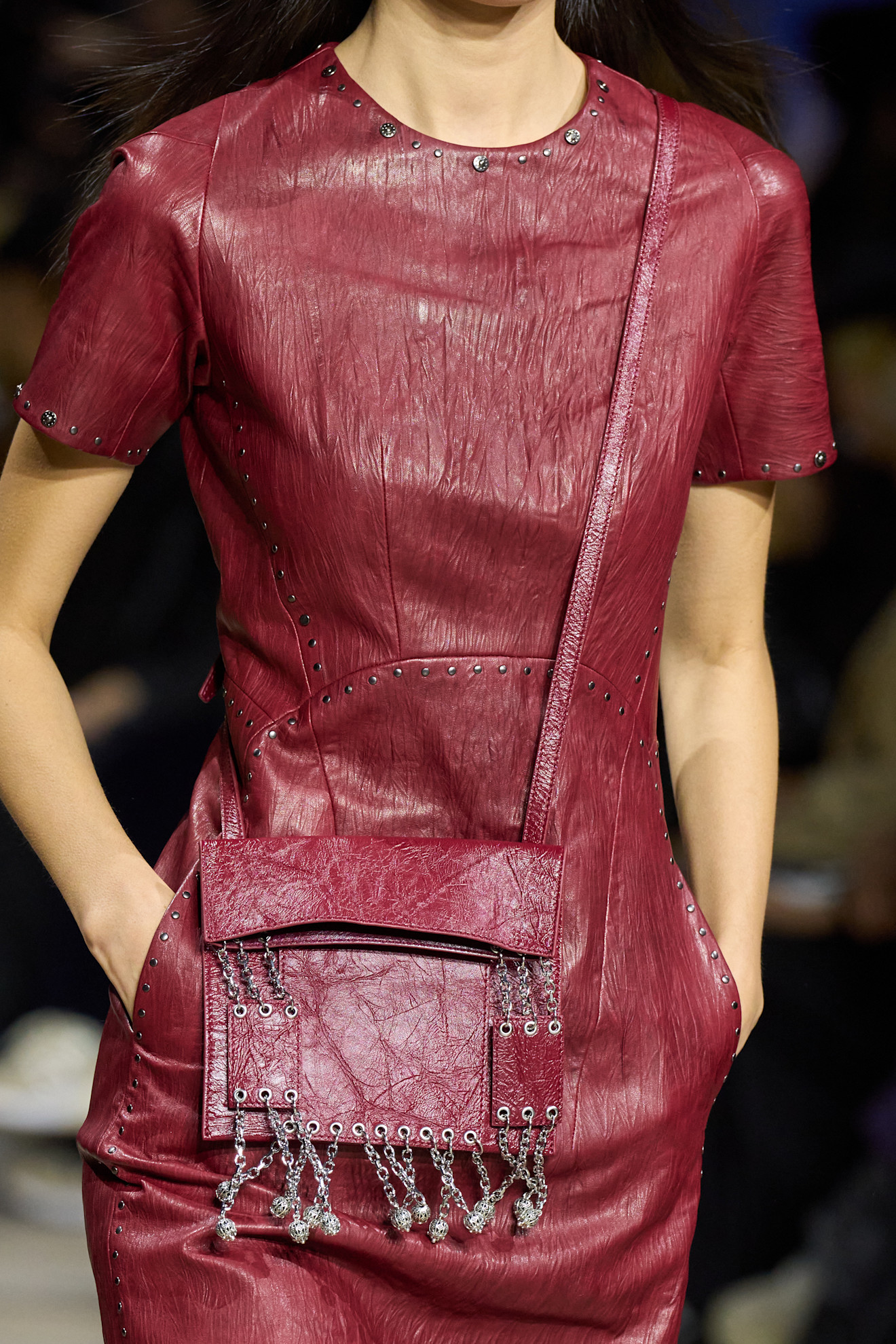 الحقيبة البرغندي صيحة شتاء 2026