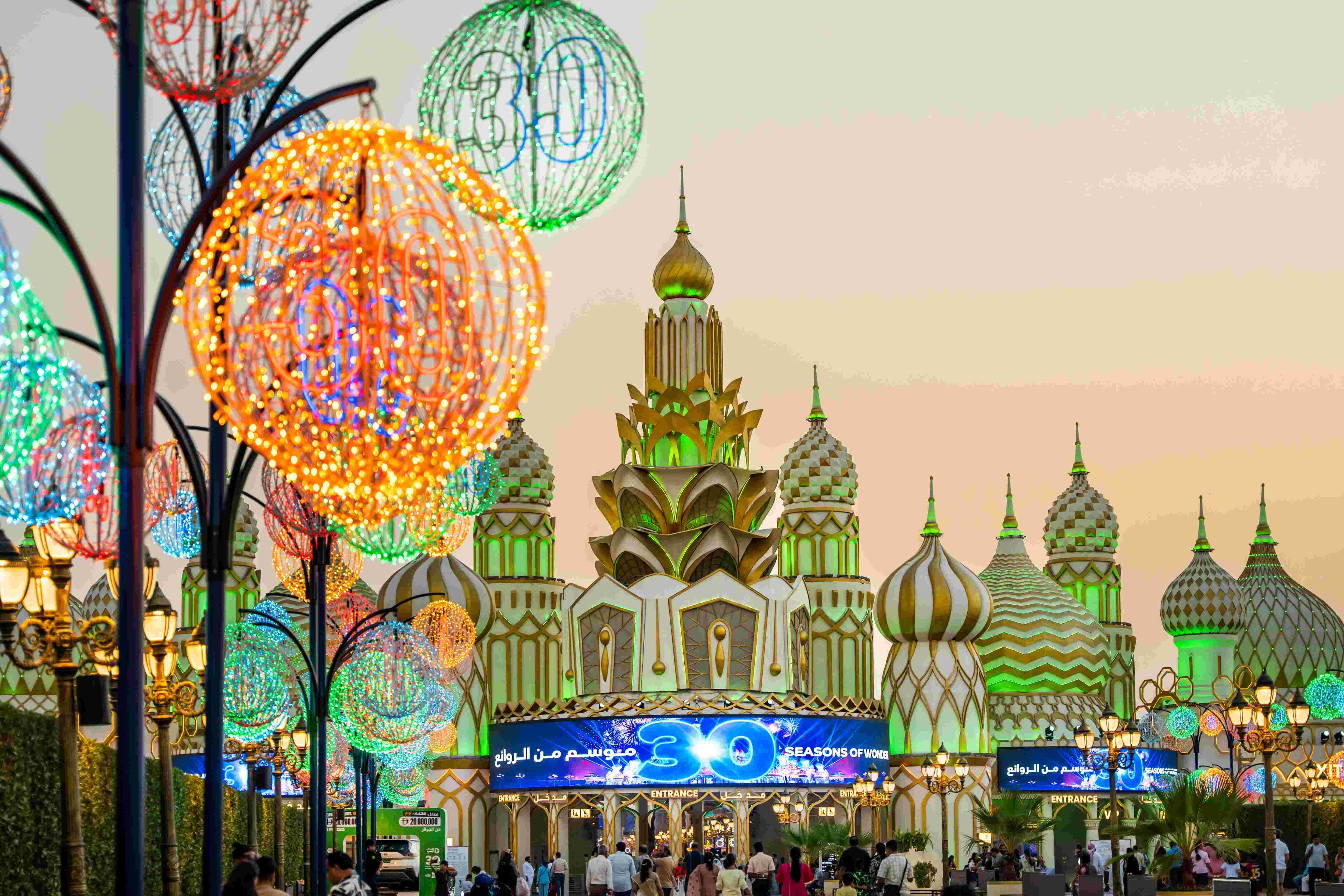 ديكورات احتفالية من حول العالم