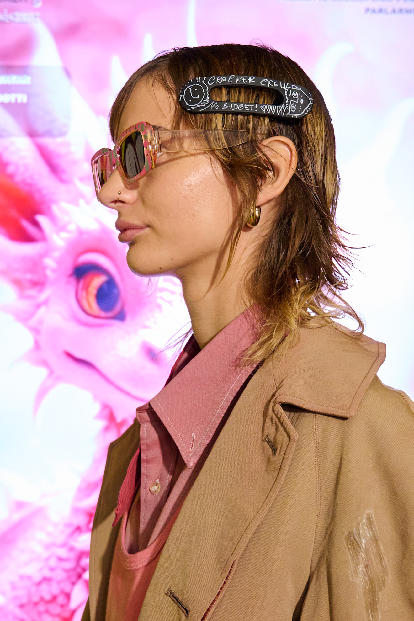 أكسسوارات شعر الدبابيس العصرية مع تسريحة الكاريه