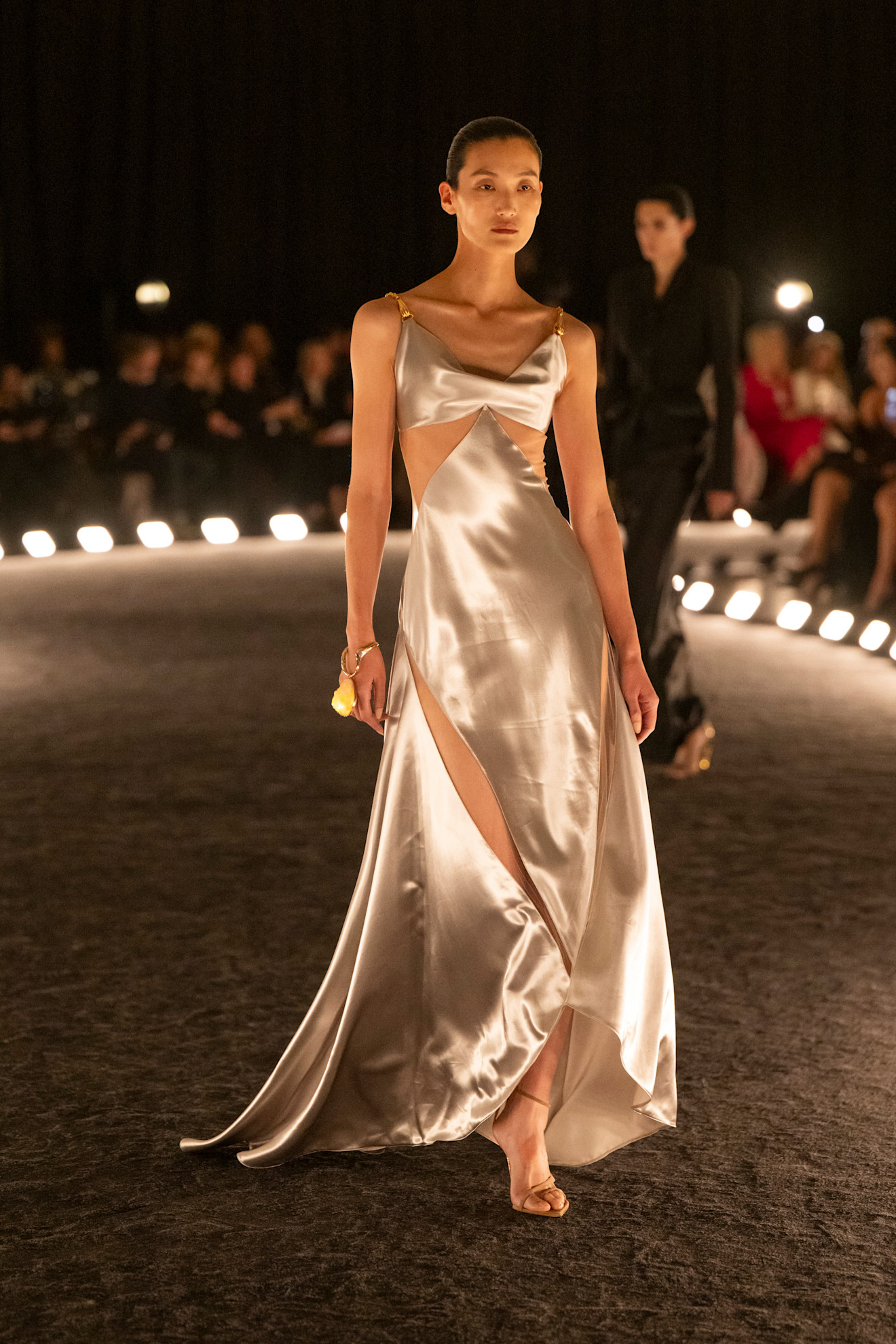 Slip dress بتفاصيل فريدة من Schiaparelli