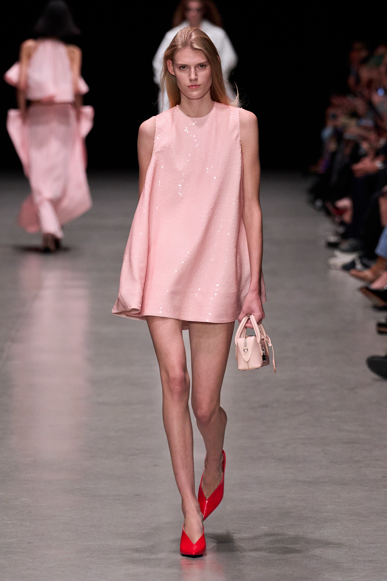 Stella Mccartney الزهري الزاهي في تصميم فستان ترتر من