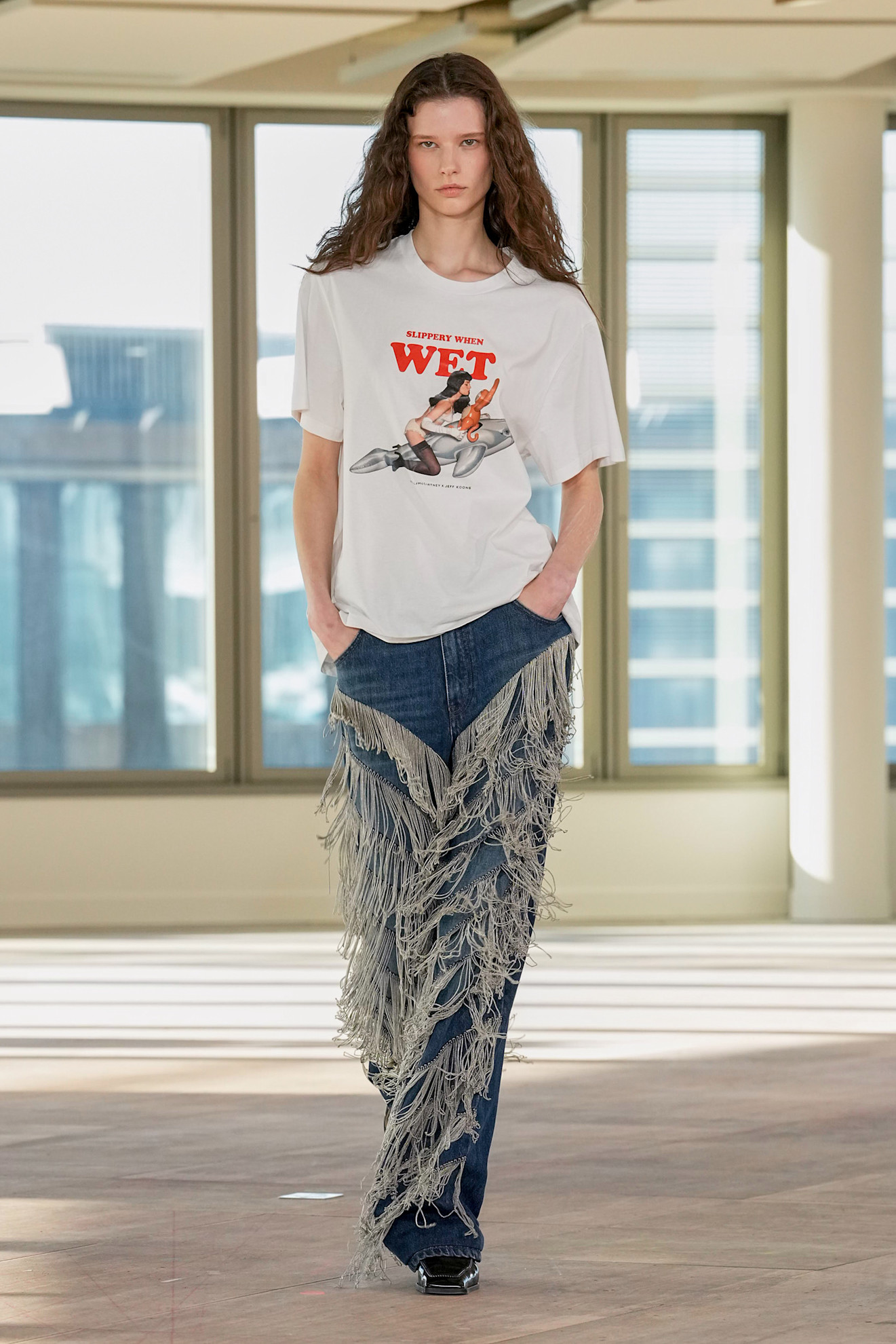 سروال مطرز بالشراشيب الخفيفة مع تنسيق Stella McCartney