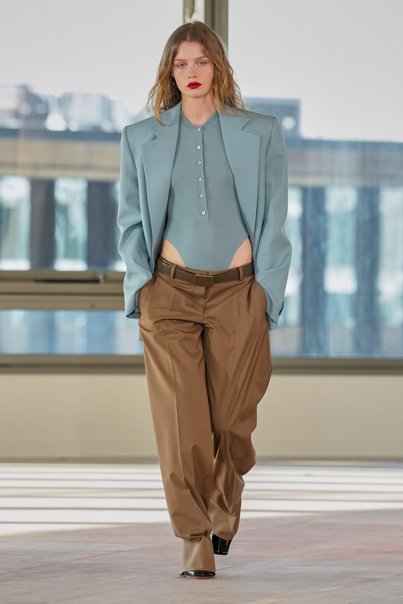 تنسيق الأزرق مع البني