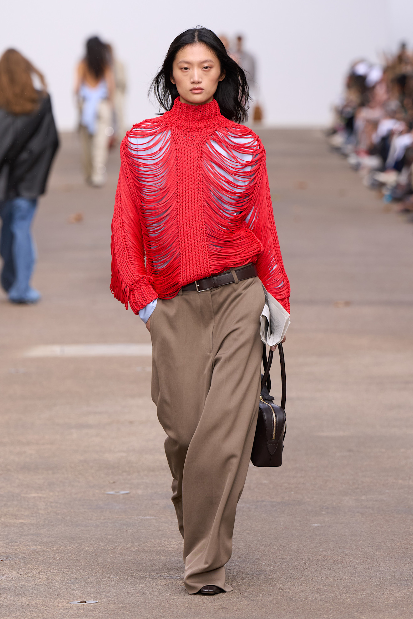الأحمر الناري بإطلالة من Stella Mccartney