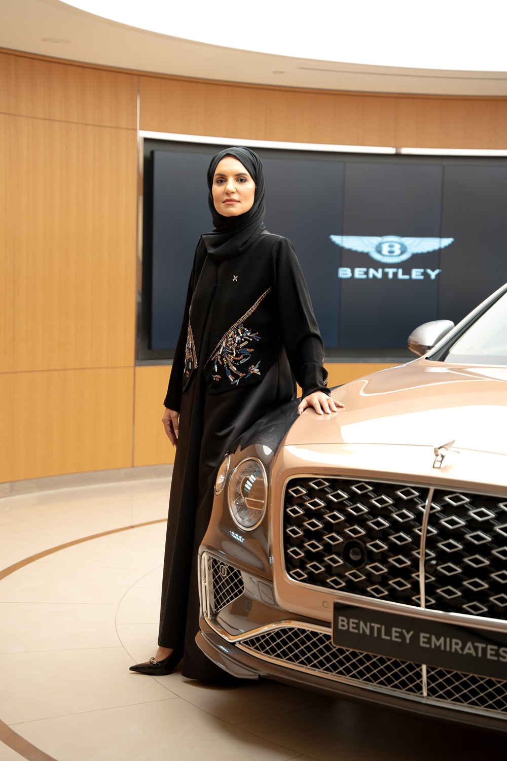 أول مهندسة طيران إماراتية الدكتورة سعاد الشامسي