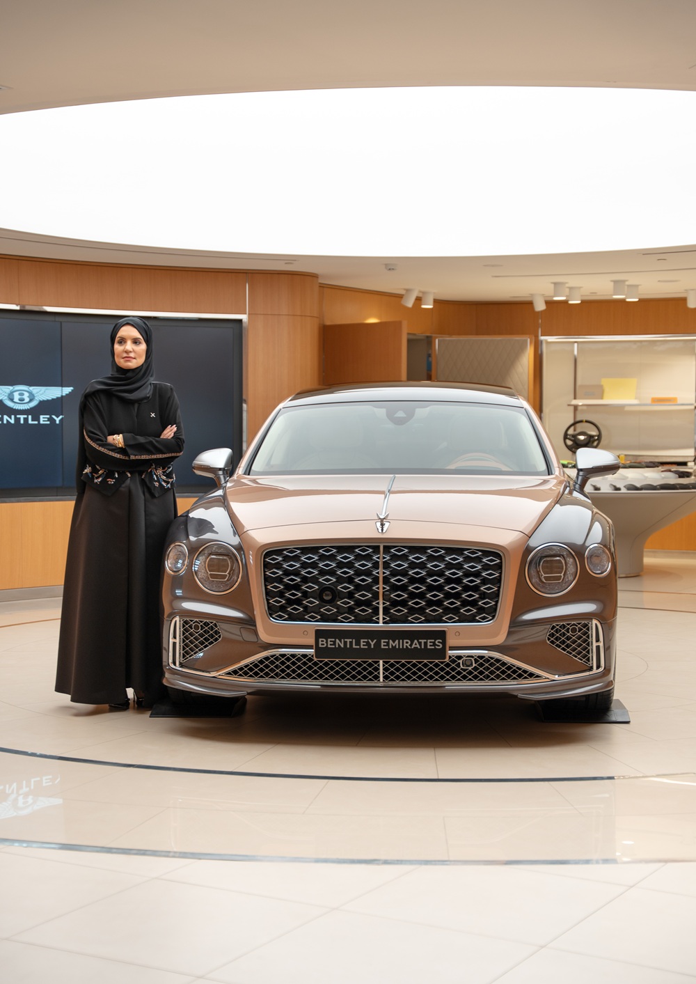 أول مهندسة طيران إماراتية الدكتورة سعاد الشامسي