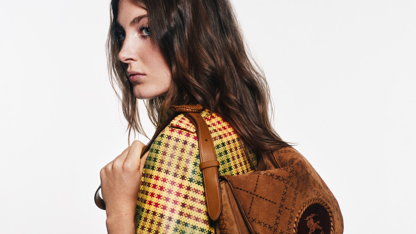 BURBERRY تطلق حملتها الخاصة بتشكيلة موسم صيف 2026