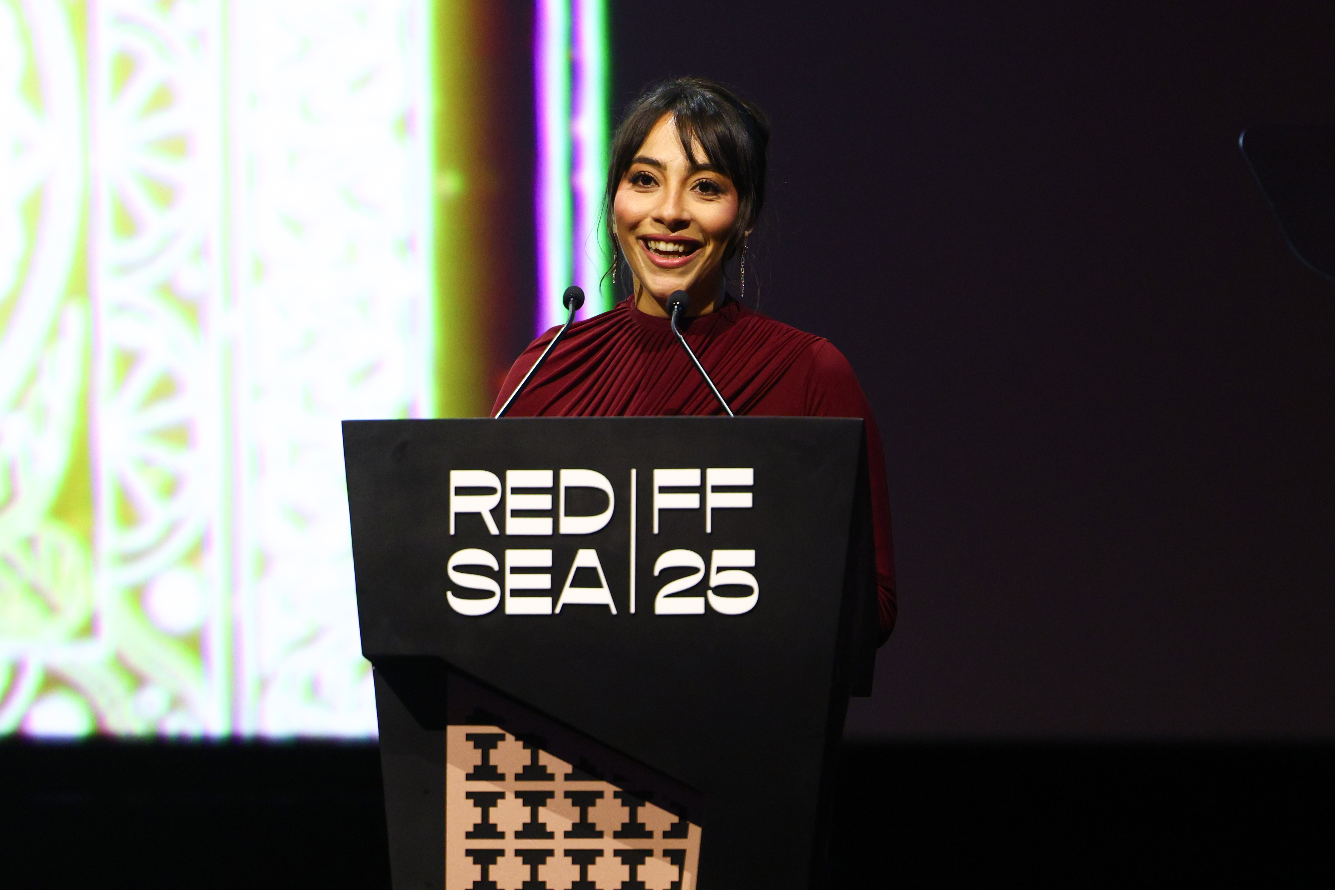 سارة طيبة تقدم المخرج الفرنسي الجزائري رشيد بوشارب