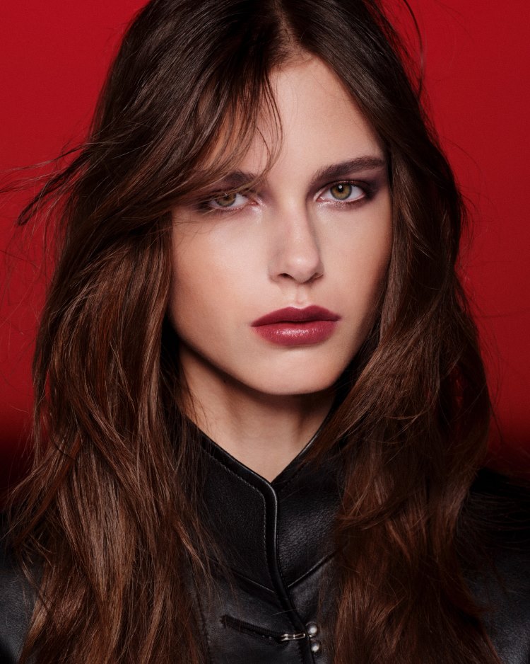 . دام بات ماكغراث ونيكولا غيسكيير في أول تعاون لـLa Beauté Louis Vuitton