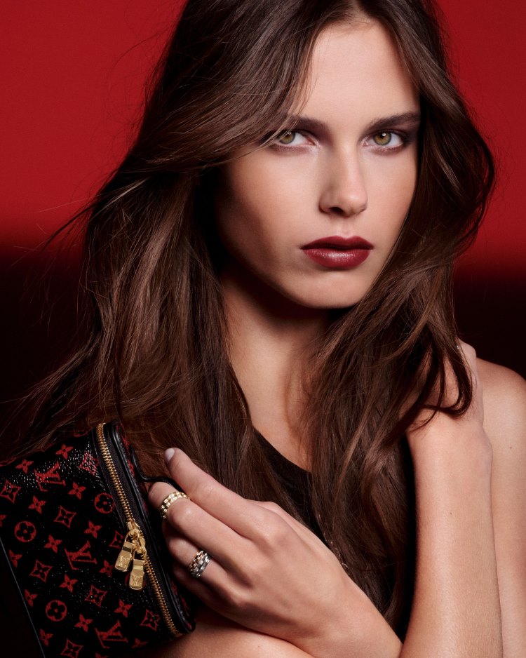 . دام بات ماكغراث ونيكولا غيسكيير في أول تعاون لـLa Beauté Louis Vuitton