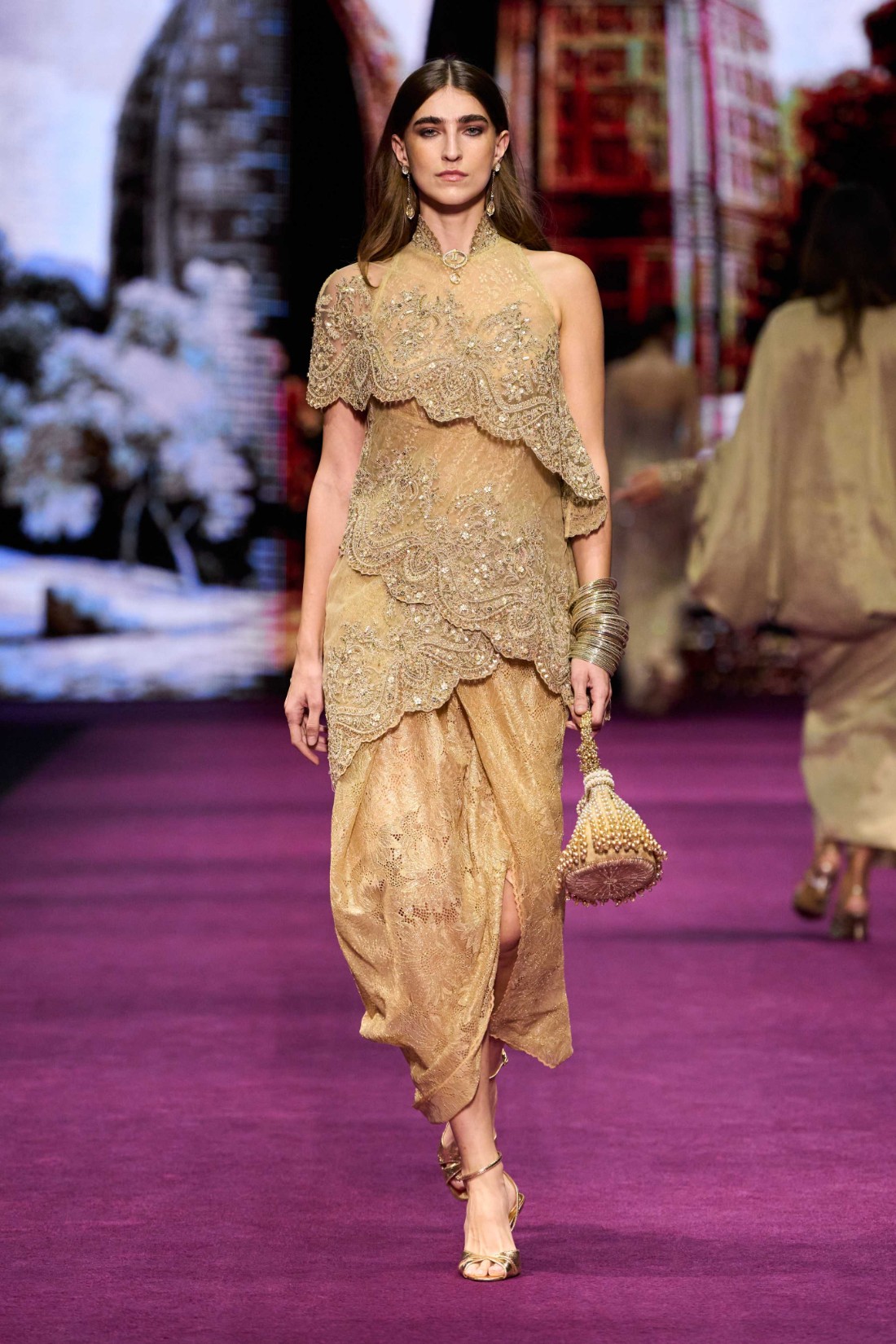من عرض علامة ‏"‏TARUN TAHILIANI‏"‏