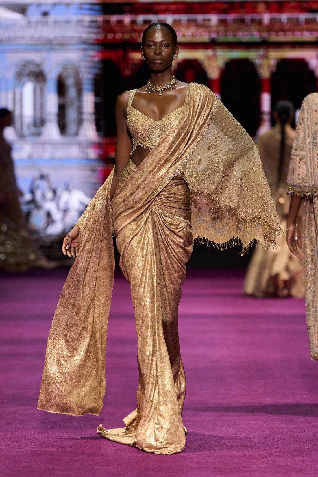 من عرض علامة ‏"‏TARUN TAHILIANI‏"‏