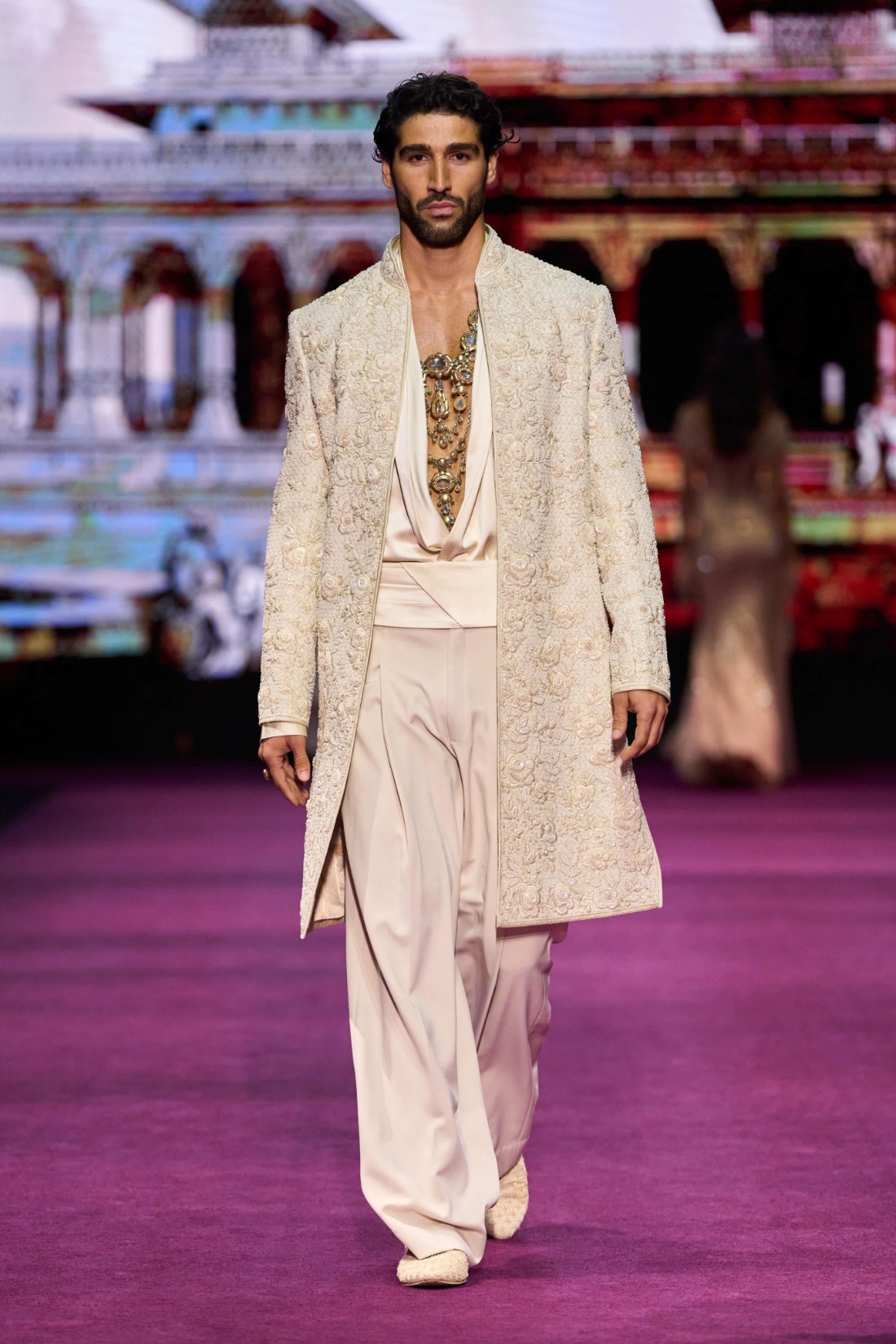 من عرض علامة ‏"‏TARUN TAHILIANI‏"‏