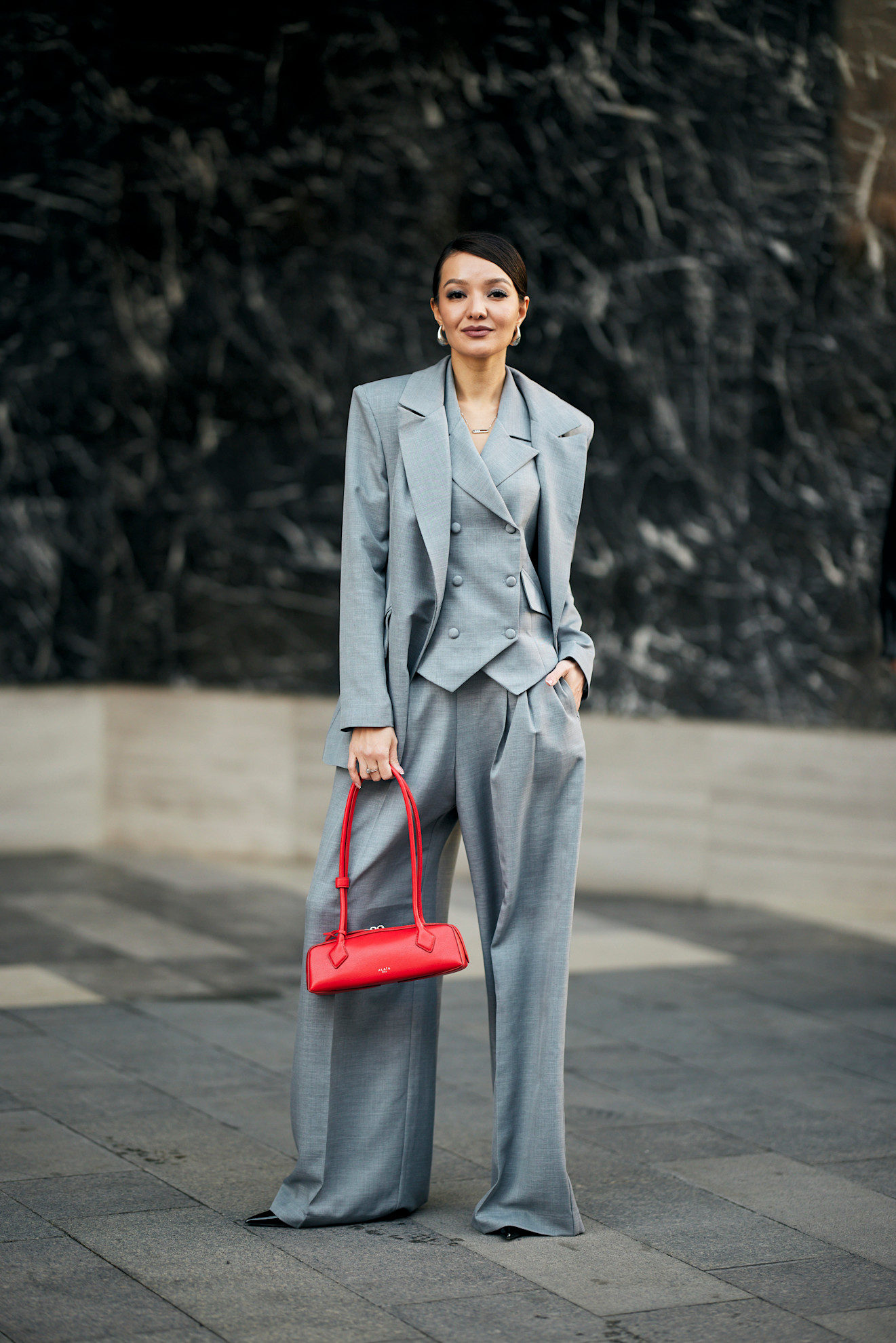 السروال بالخصر العالي بإطلالة من Street style