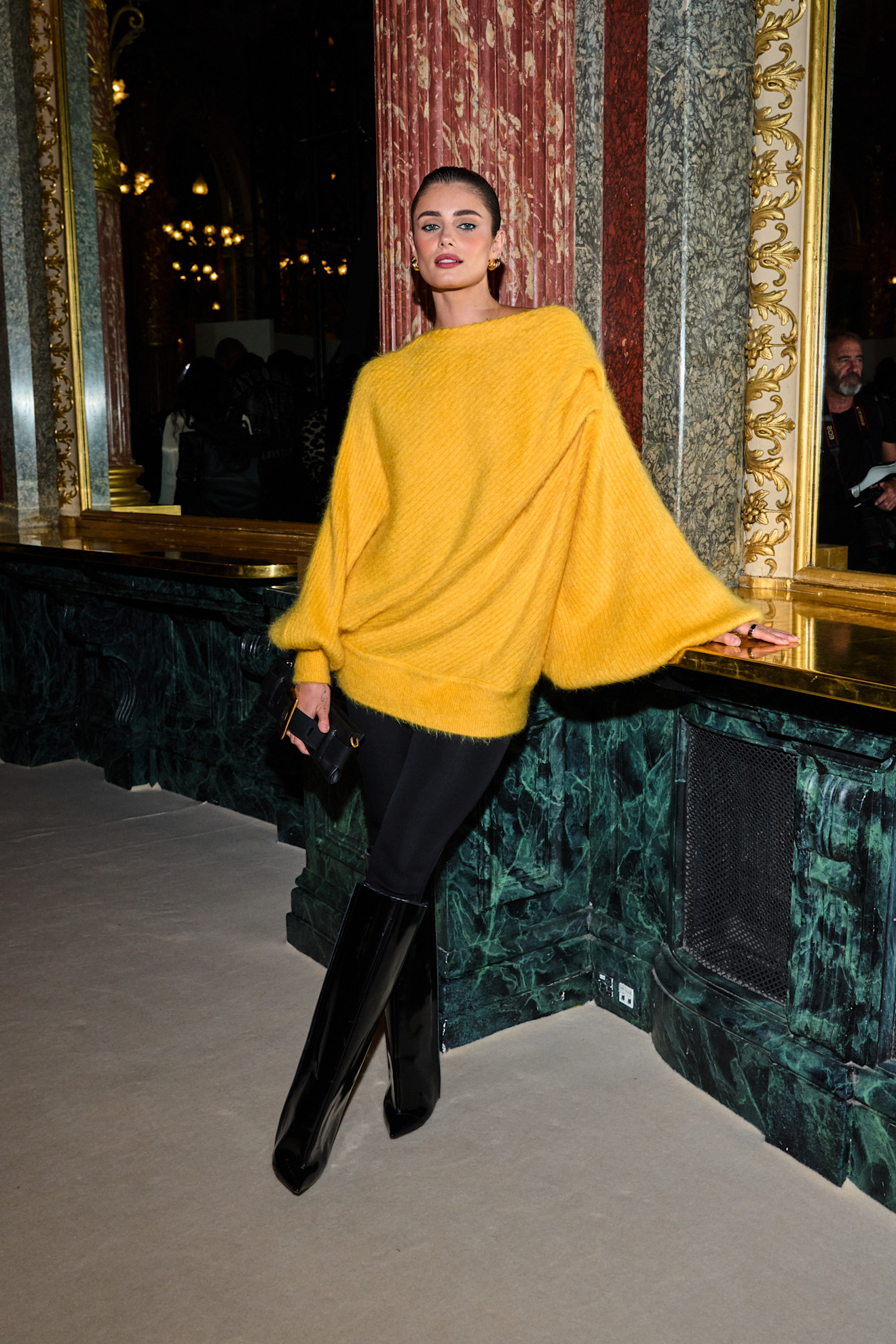 Taylor Hill بلون أصفر قوي