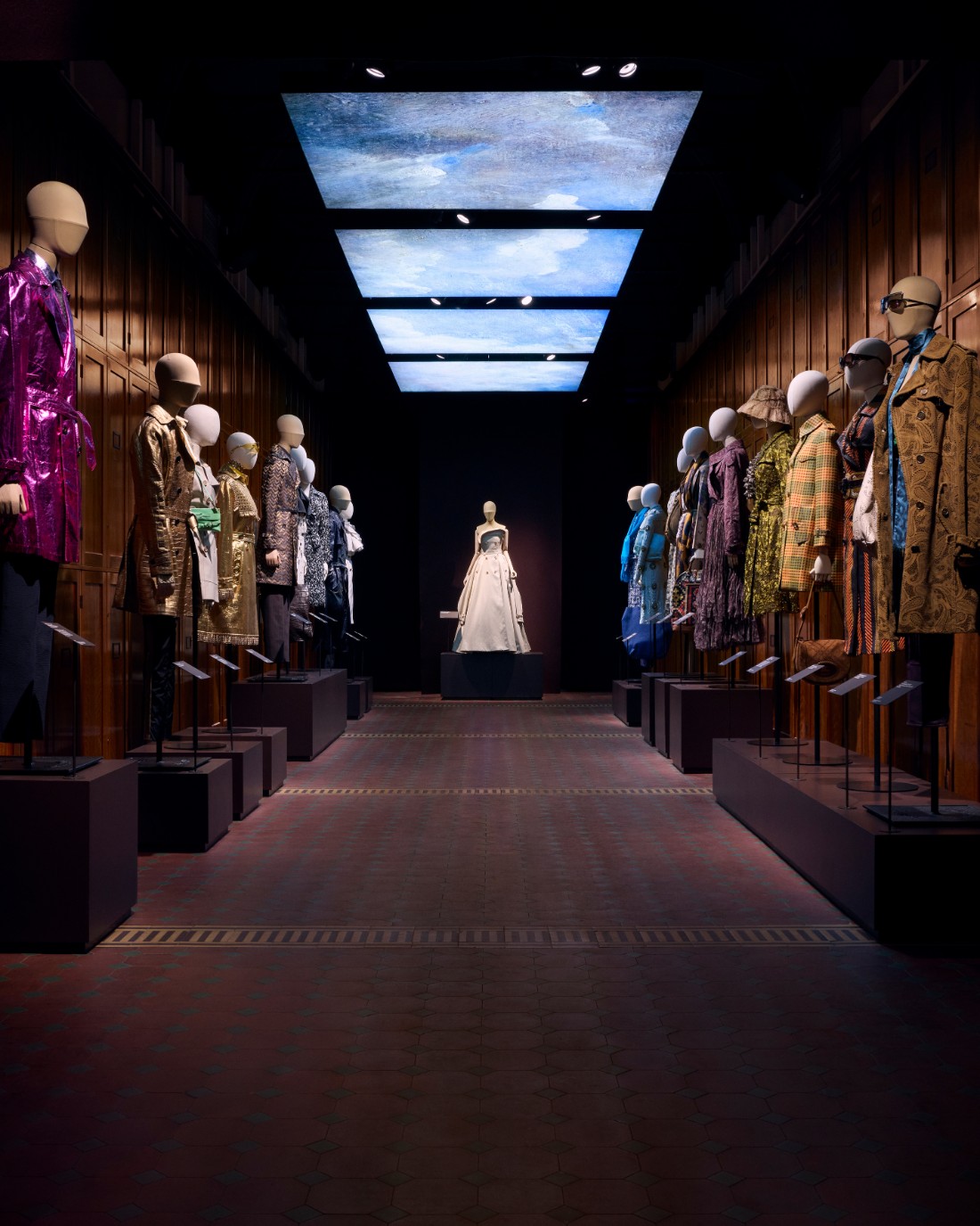 المعرض بعنوان "معطف Burberry المطري: رحلة أيقونة" The Burberry Trench: Crafting an Icon