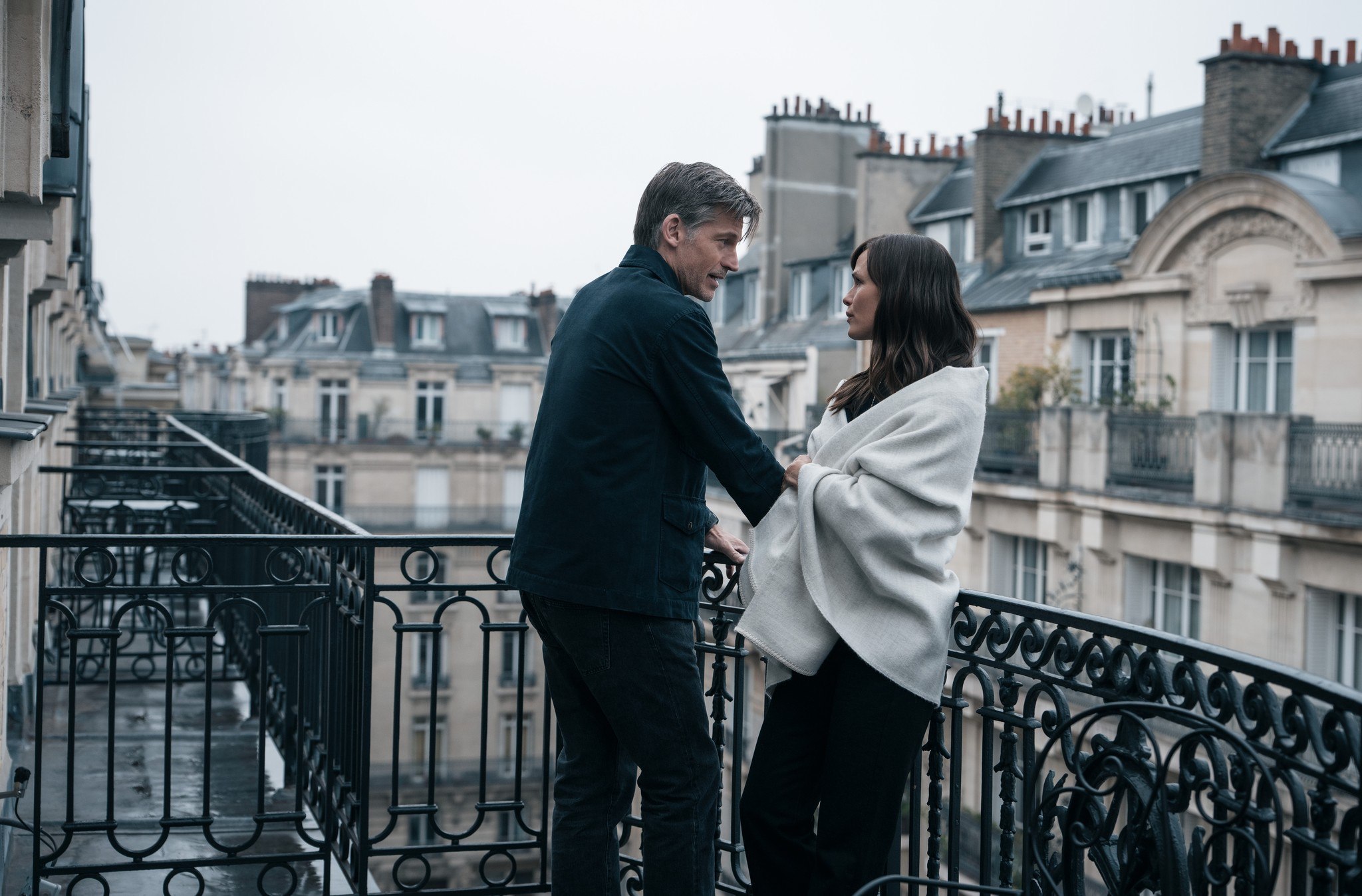  لا يبدو The Last Thing He Told Me عملًا ضعيفًا بقدر ما يبدو عملًا ناقص الجرأة