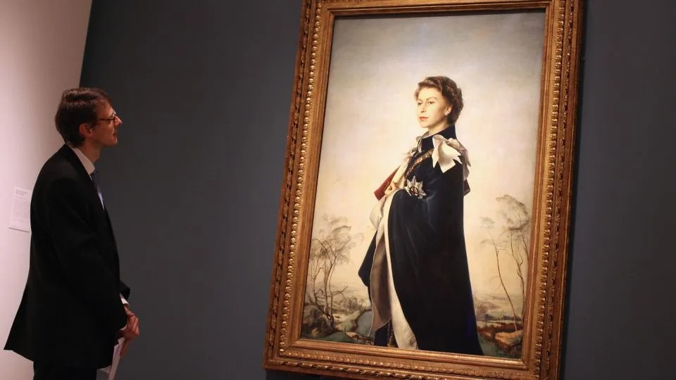 اختيار المؤرخة البريطانية آنا كاي كاتبة رسمية لسيرة الملكة إليزابيث الذاتية