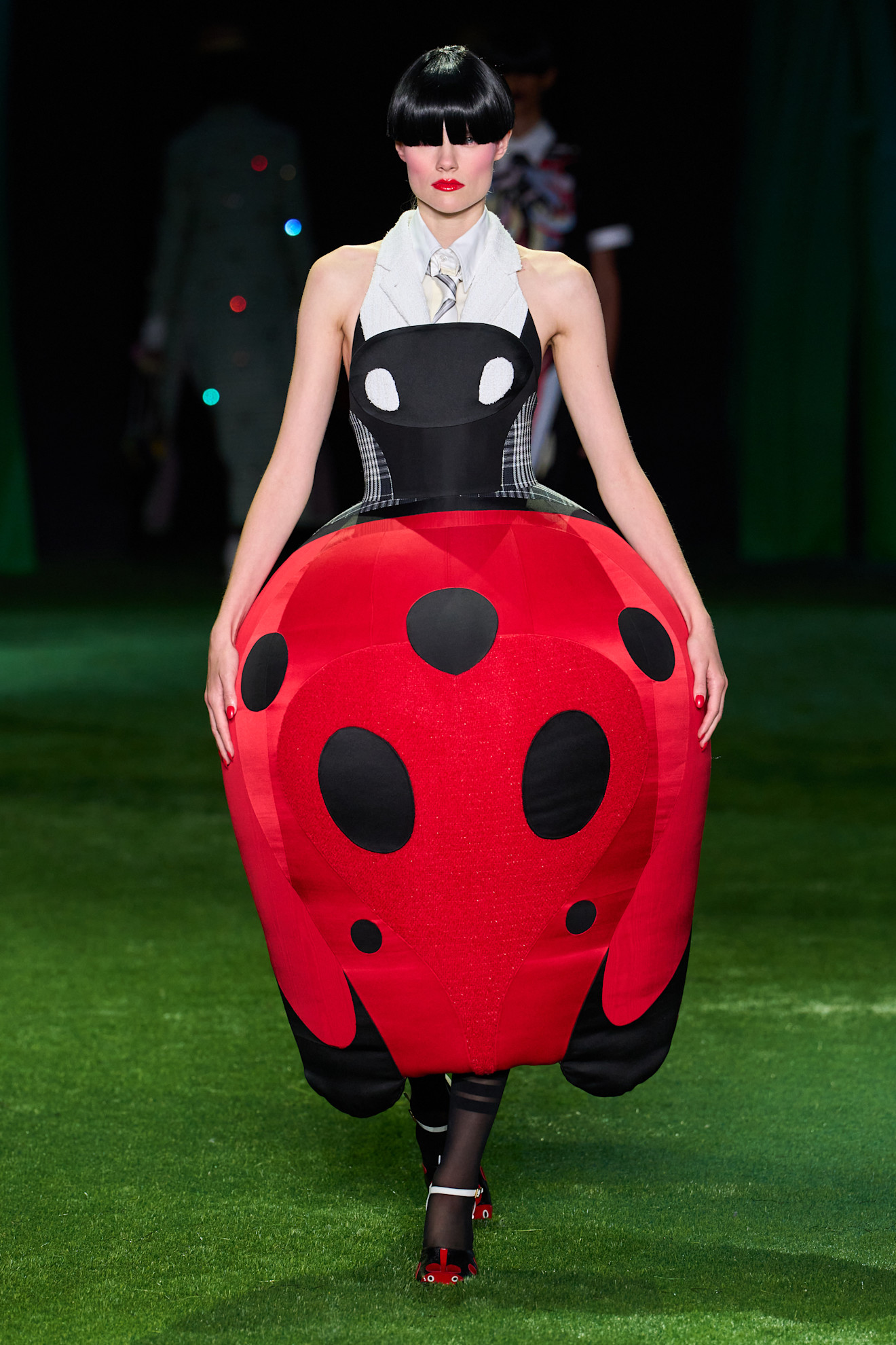 من مجموعة Thom Browne ربيع و صيف 2027 للملابس الجاهزة