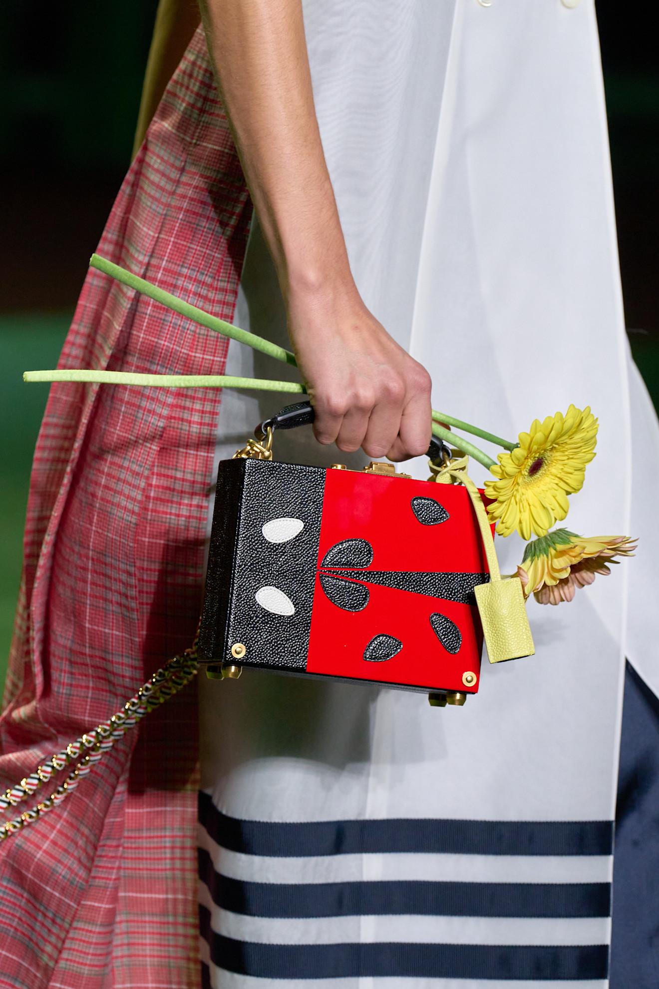 من مجموعة Thom Browne ربيع و صيف 2027 للملابس الجاهزة