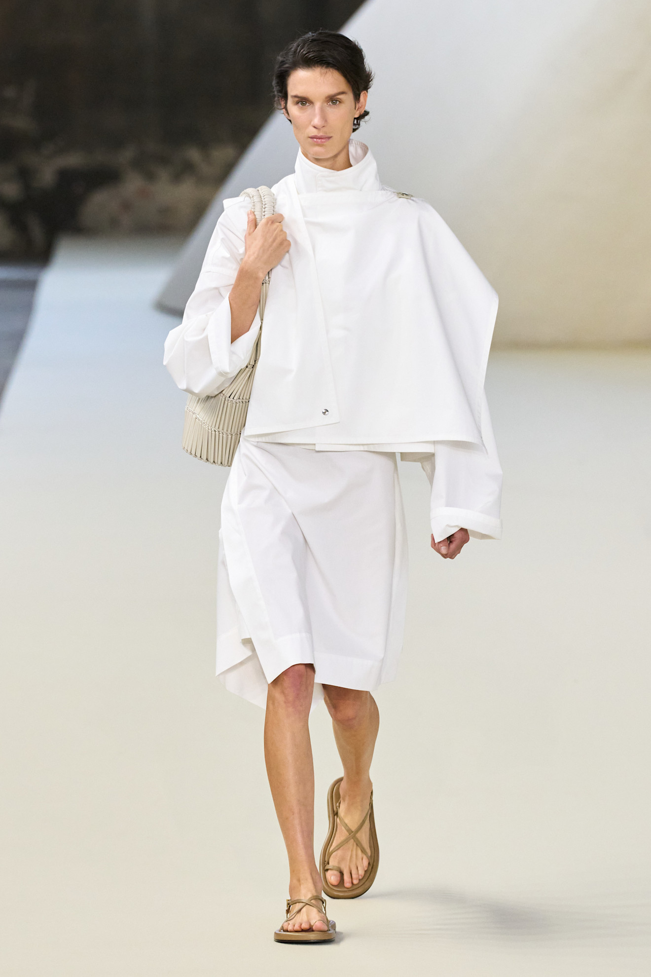 Tod s تنسيق إطلالة أحادية اللون من