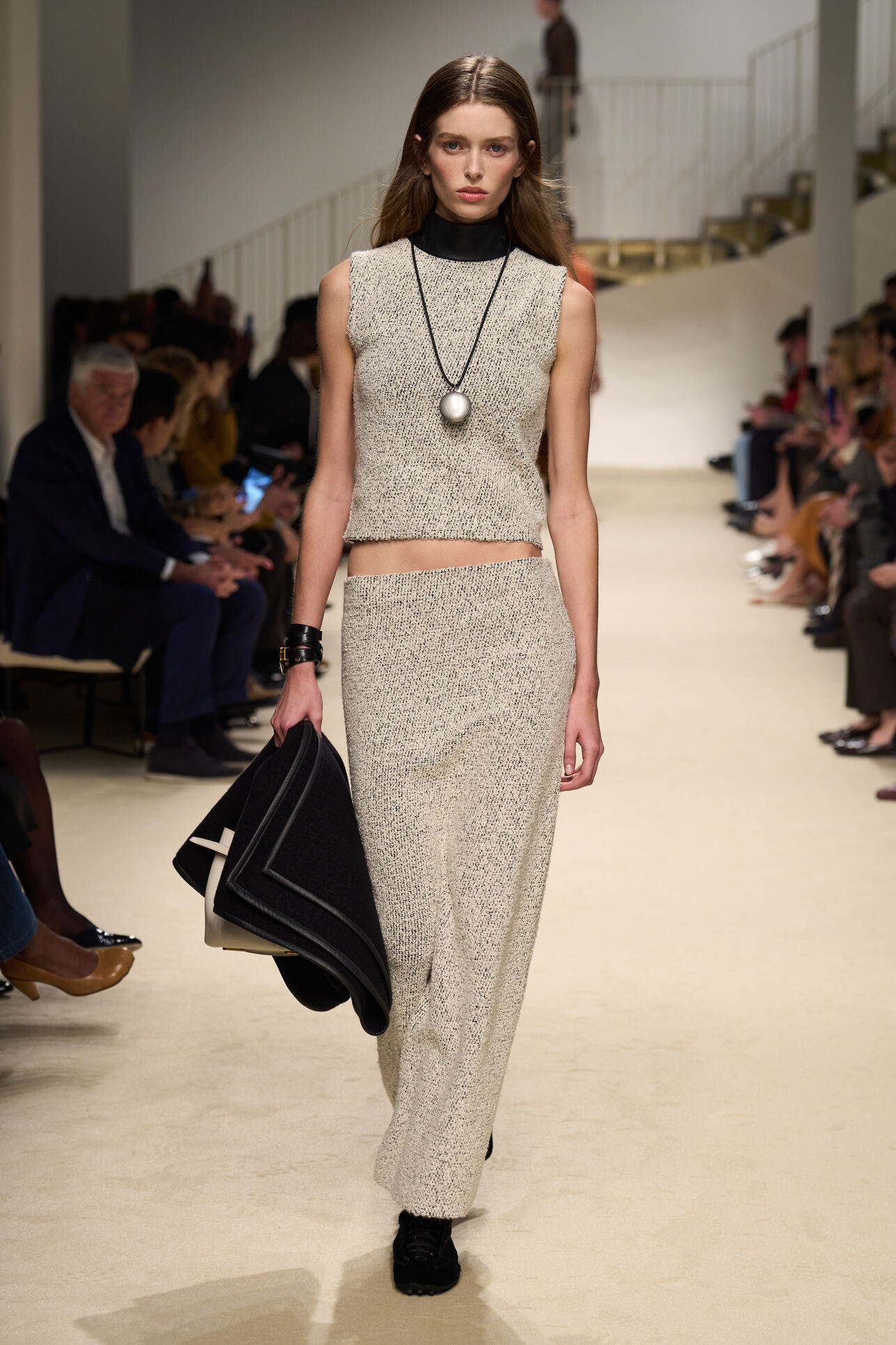 موضة التنانير الطويلة مع الكروب توب