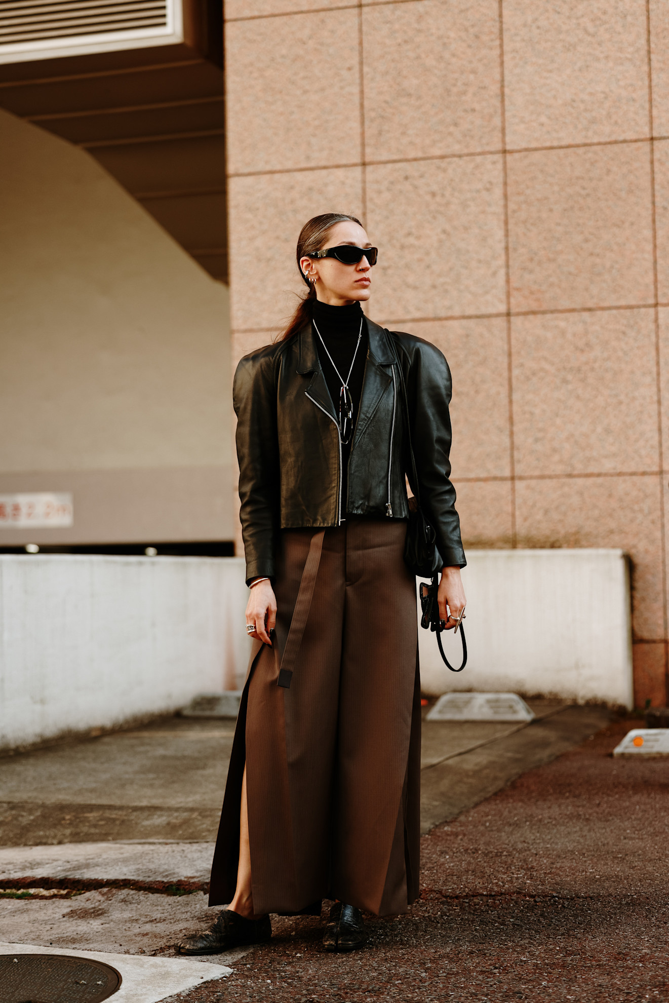 تنسيق الأسود مع البني