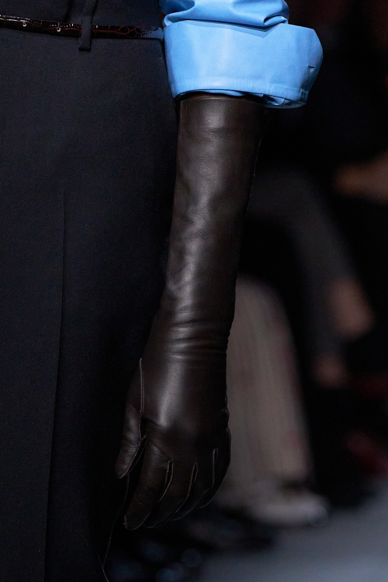 نسقي قفازات Tom Ford الجلدية مع إطلالاتك اليومية هذا الموسم