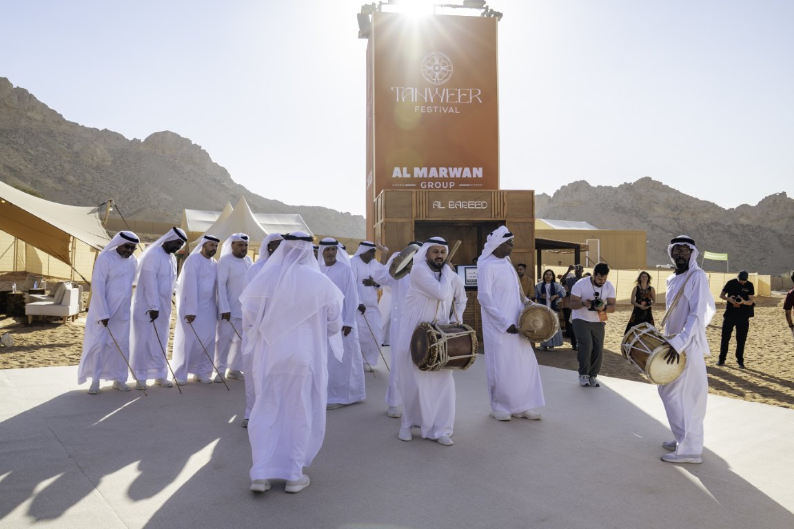 صحراء مليحة بالشارقة تشهد انطلاق النسخة الثانية لمهرجان تنوير بأمسية فنية موسيقية وتجربة إنسانية ملهمة