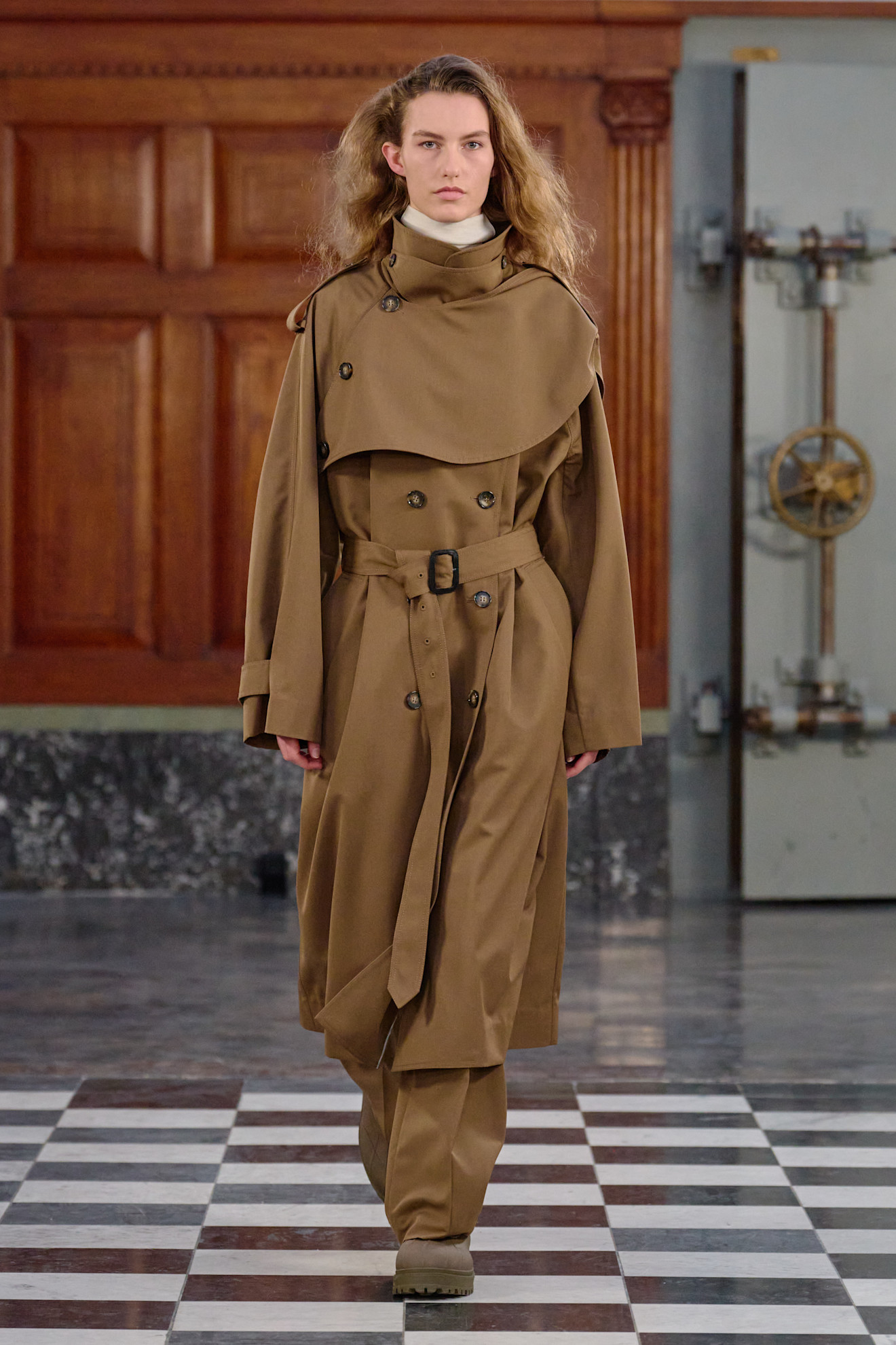 Trench Coat من MKDT