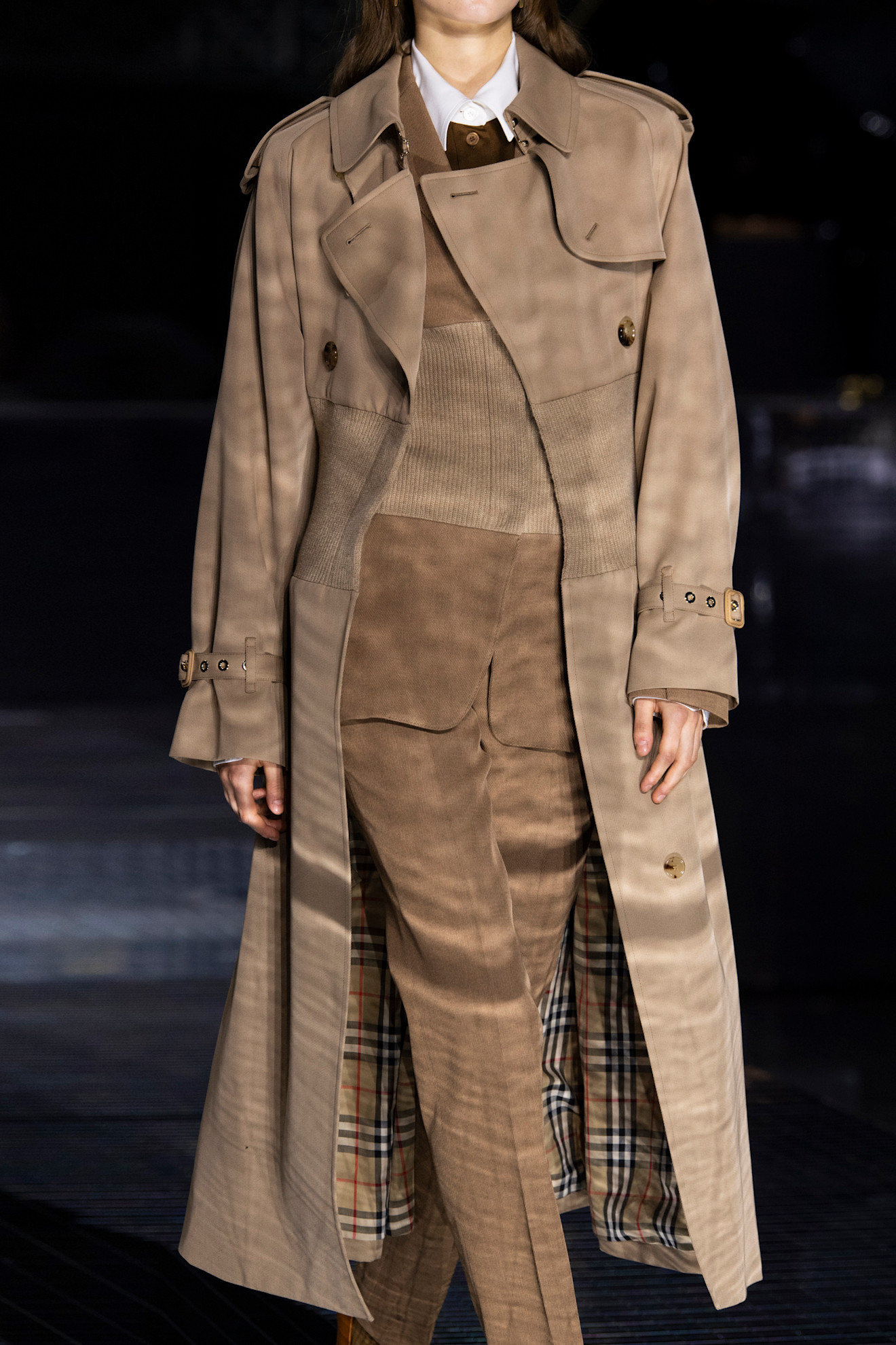 Trench coat بتصميم أنيق ومختلف من Burberry