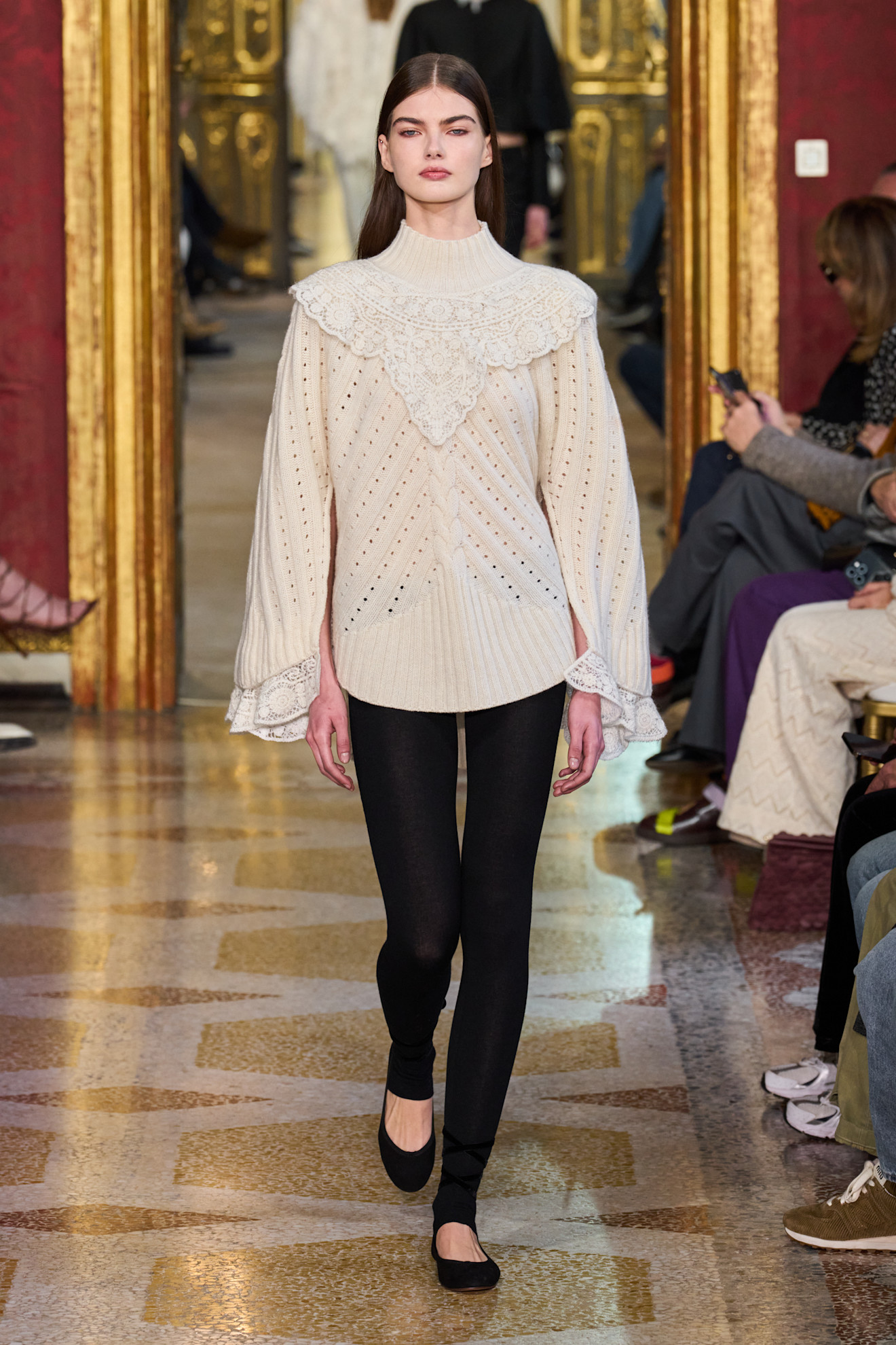 الـLace trim صيحة شتاء 2026