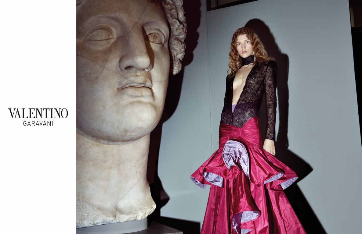 أليساندرو ميكيلي يكتب عن حملة إنترفيرينزي الإعلانية الجديدة لـ VALENTINO