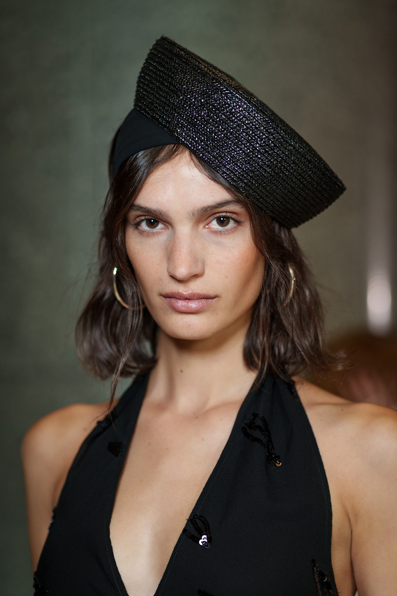 Vaillant قبعة ترتدى بطريقة مائلة من