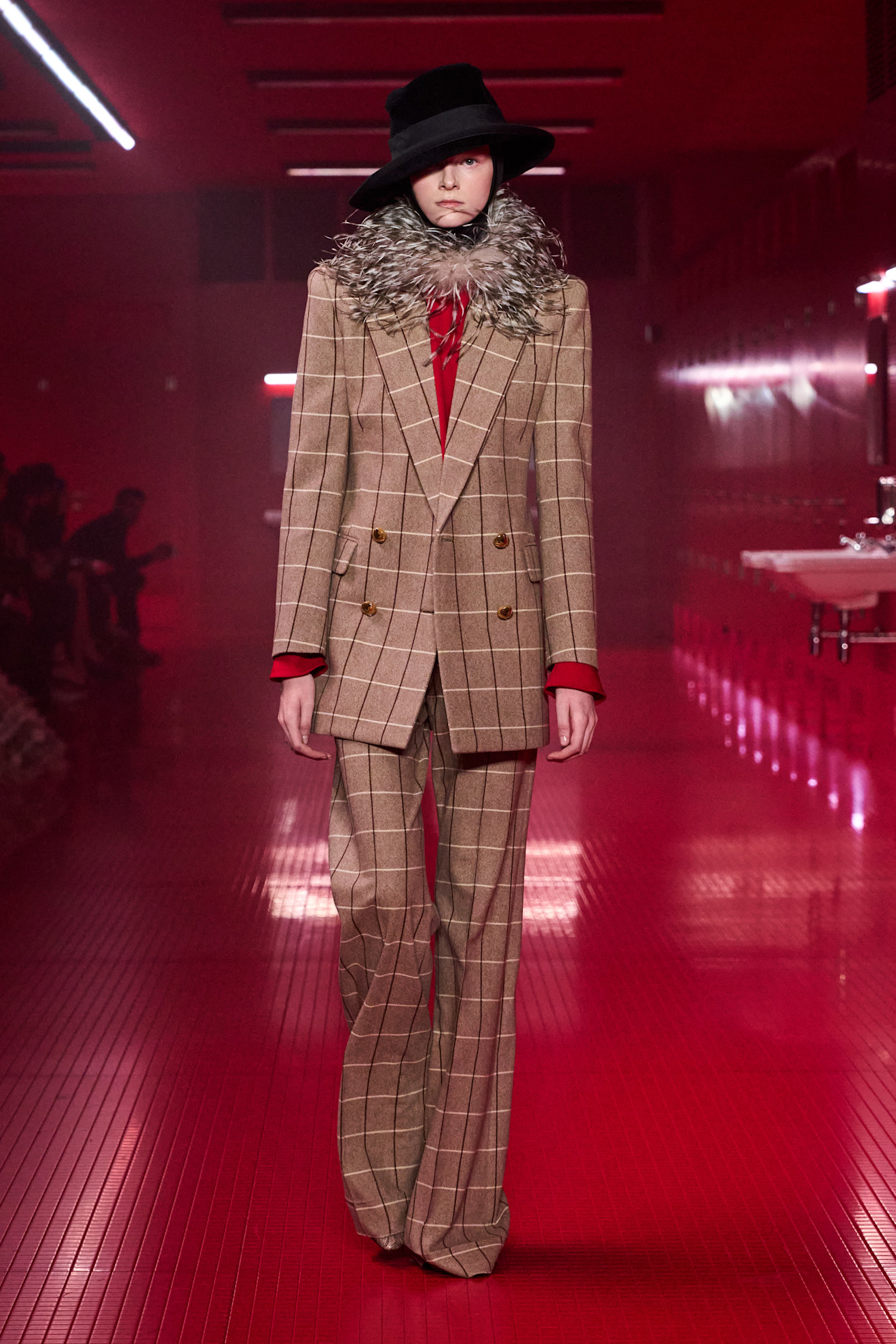 Valentino بدلات رسمية تعكس قوة المرأة من