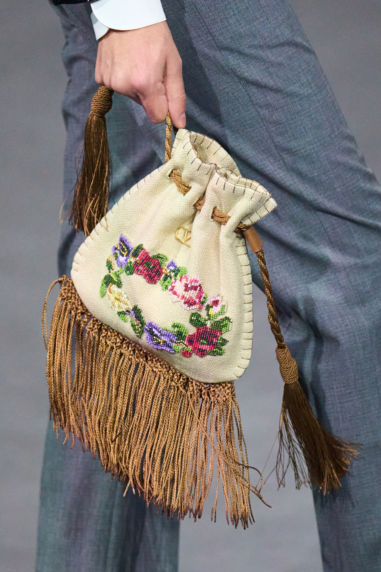 Valentino حقيبة الشراشيب مع التطريزات من