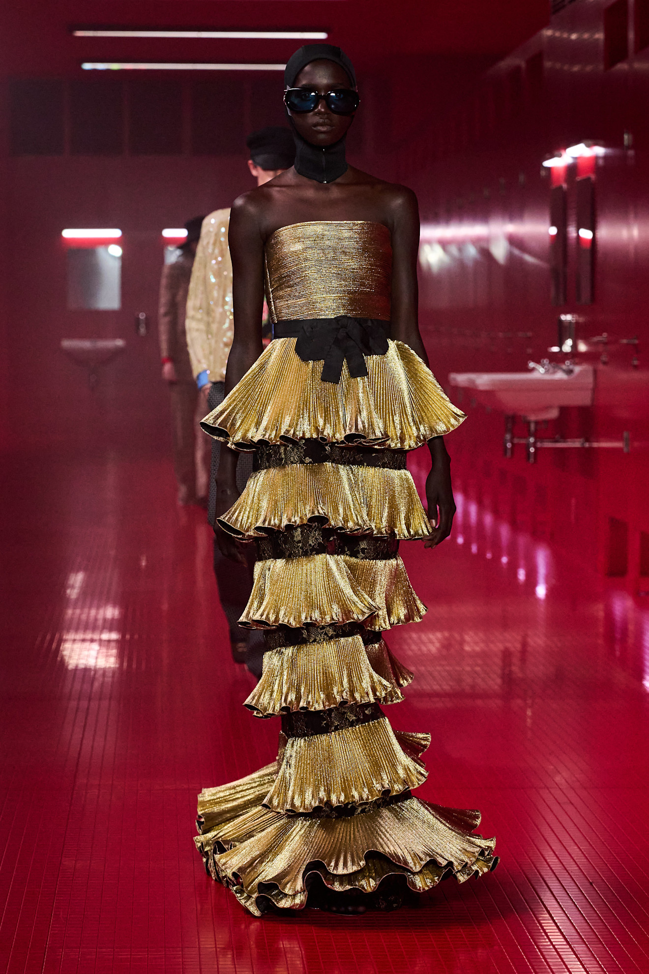 Valentino فستان سهرة مميز وفخم كشكش من