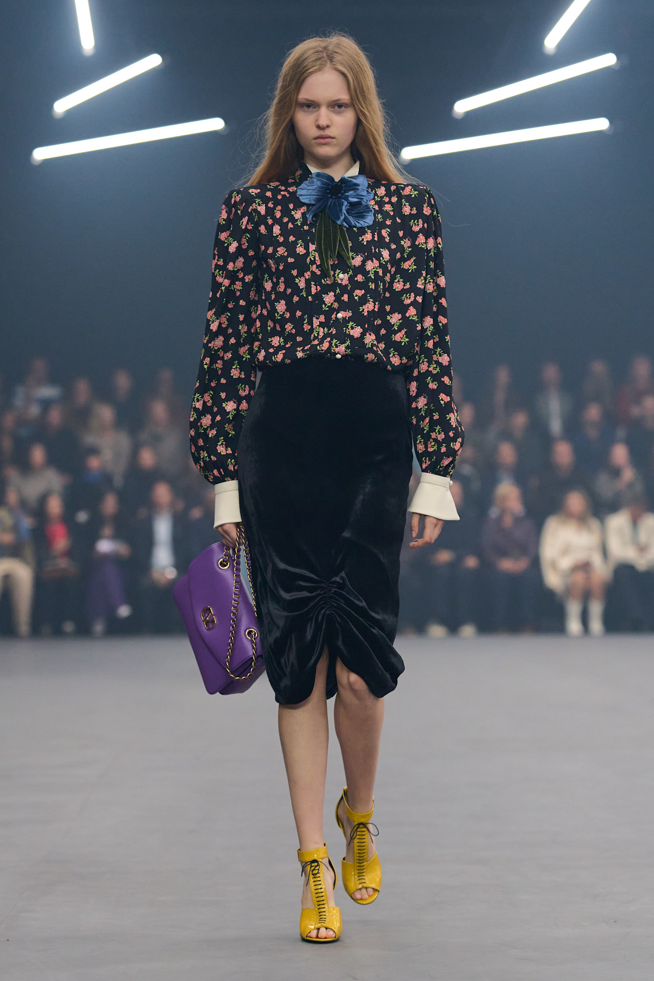Valentino قميص مزين بنقشات الورود الناعمة من - Copy