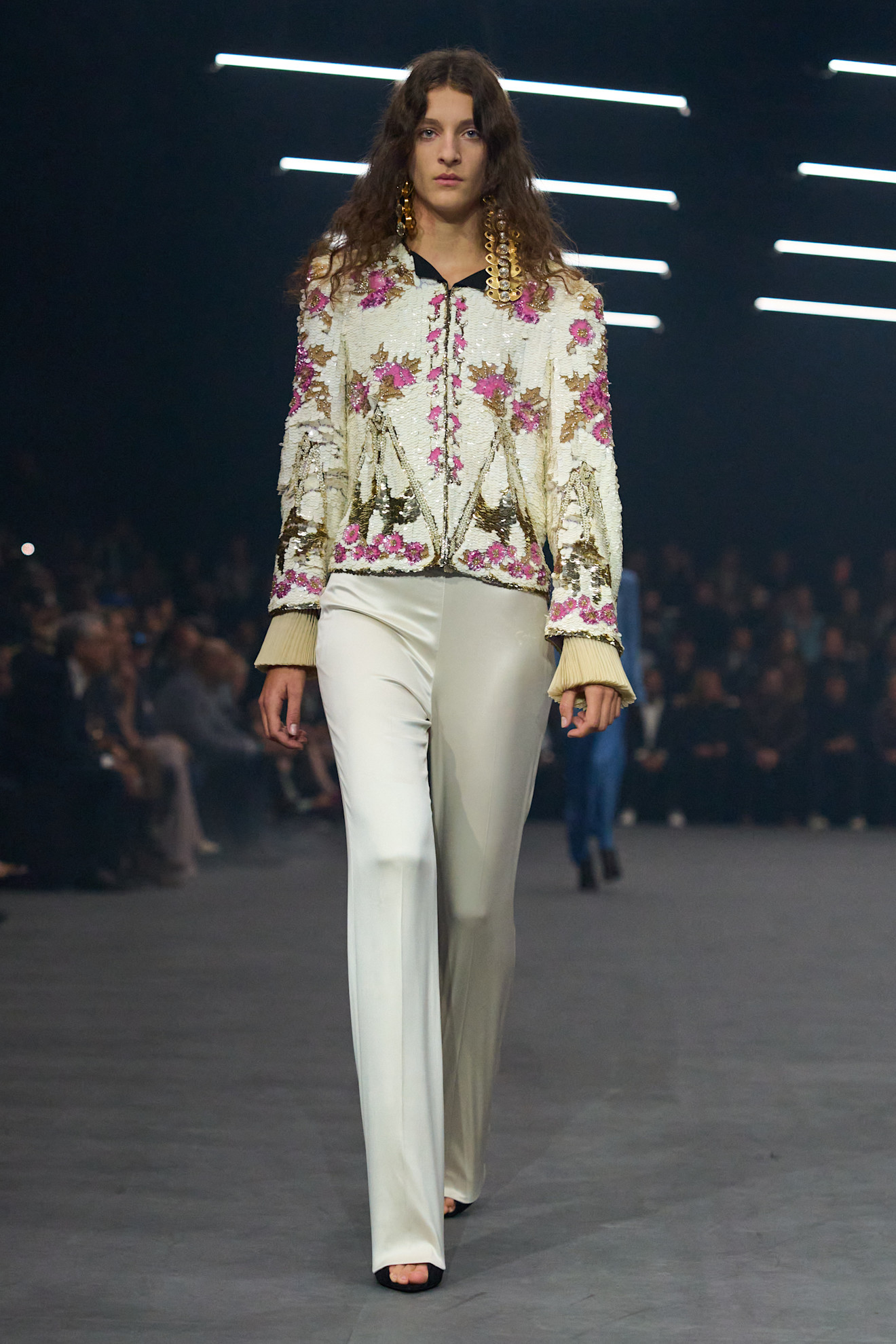 عرض الأزياء الجاهزة لخريف 2026 من Valentino