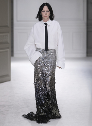 "فالنتينو" VALENTINO