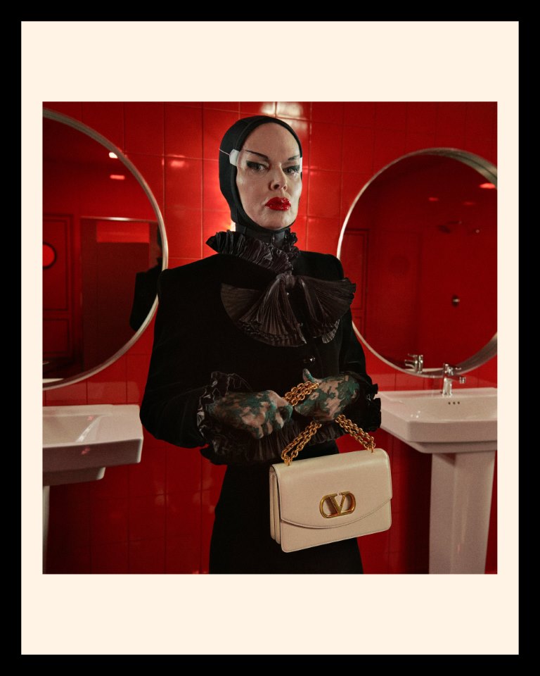VALENTINO تطلق حملة أزياء موسم خريف وشتاء ٢٠٢٥-٢٠٢٦