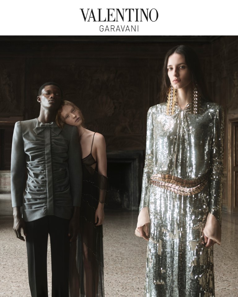 VALENTINO  تطلق حملة اليراعات.. فراشات النار FIREFLIES