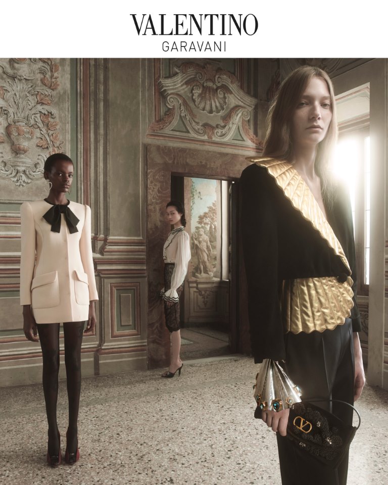 VALENTINO  تطلق حملة اليراعات.. فراشات النار FIREFLIES